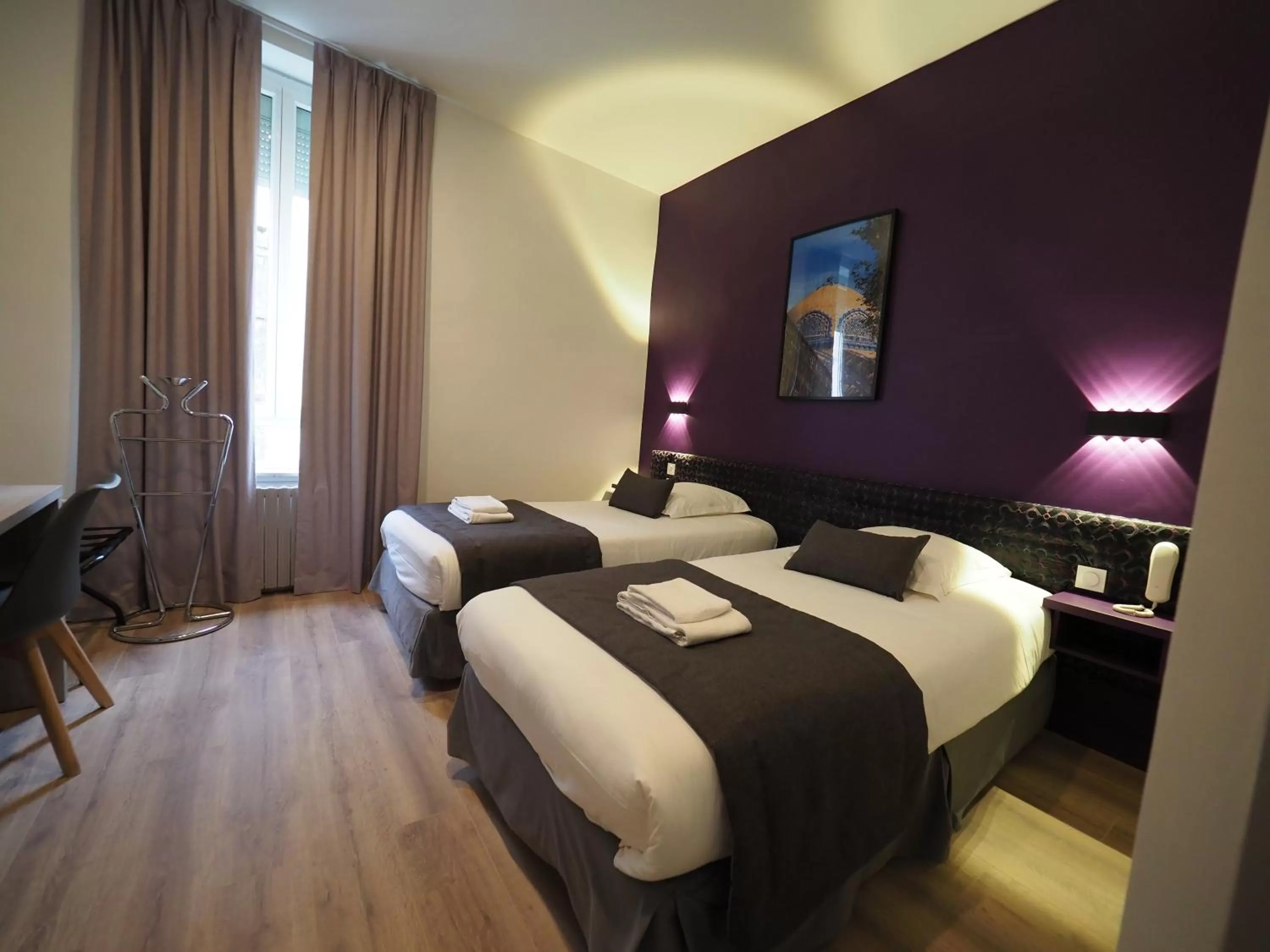 Photo of the whole room, Bed in Hôtel Le Biarritz - Vichy