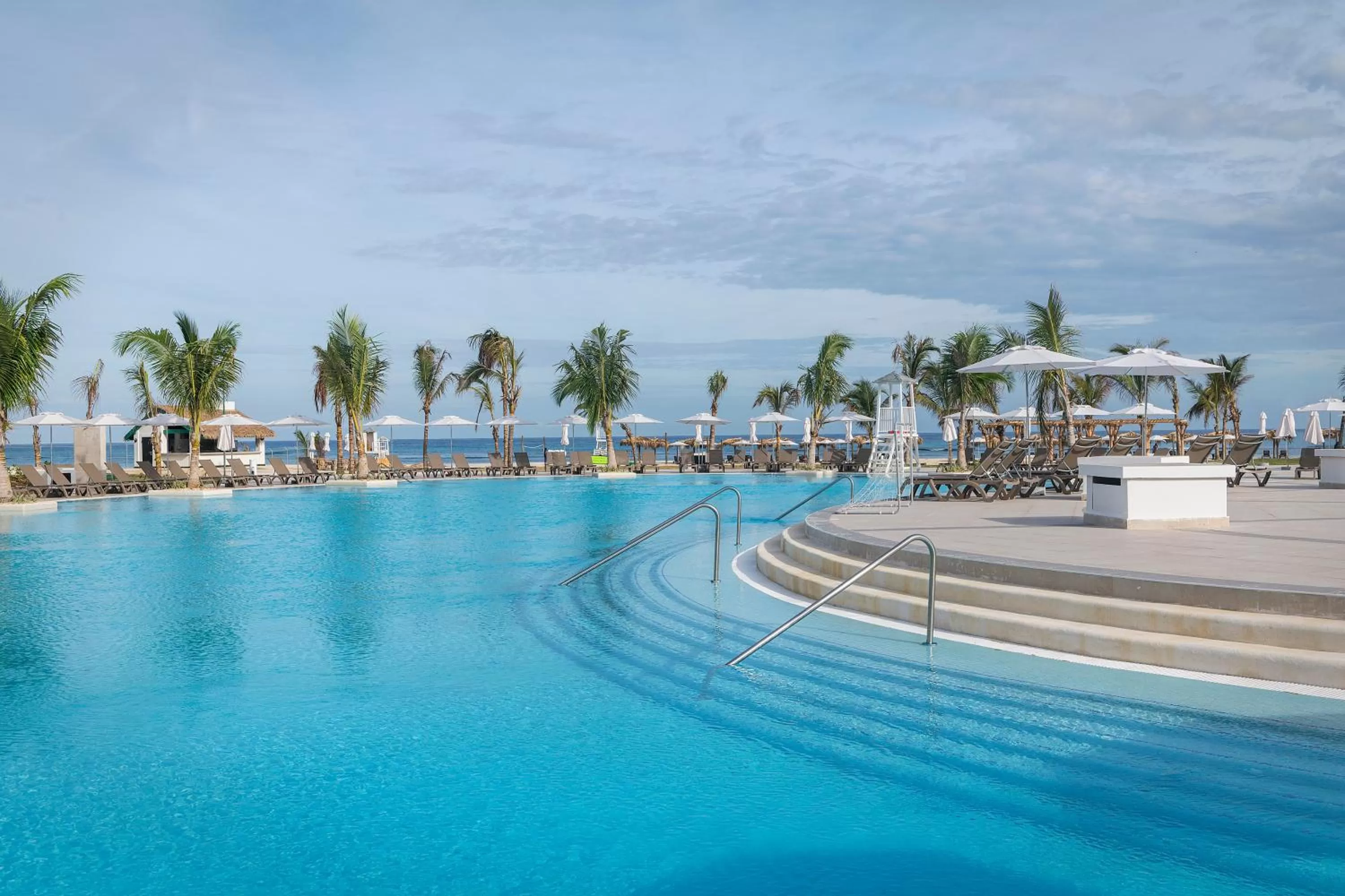 Swimming pool in Ocean Coral Spring Resort - All Inclusive