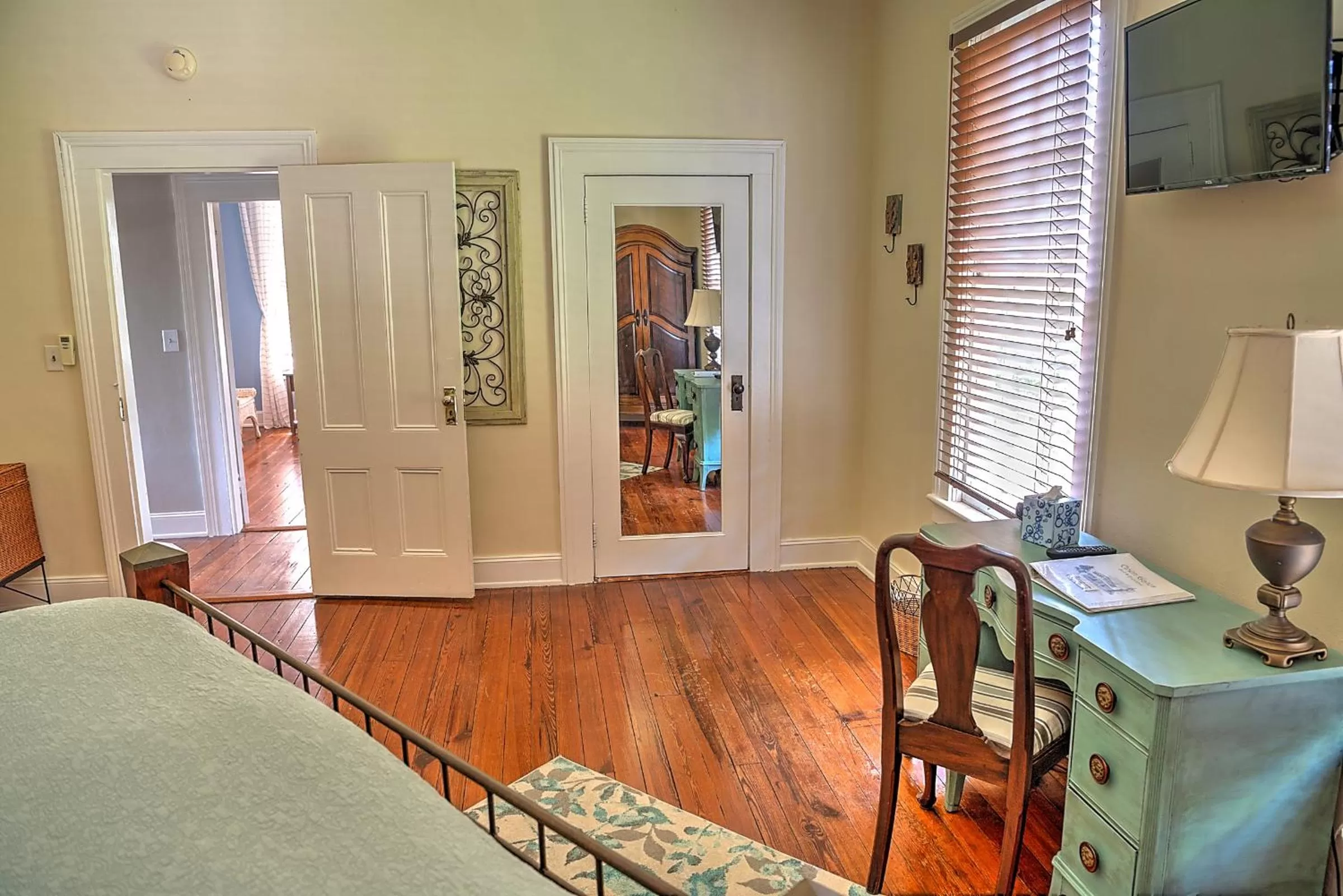 Bed in Open Gates Bed & Breakfast