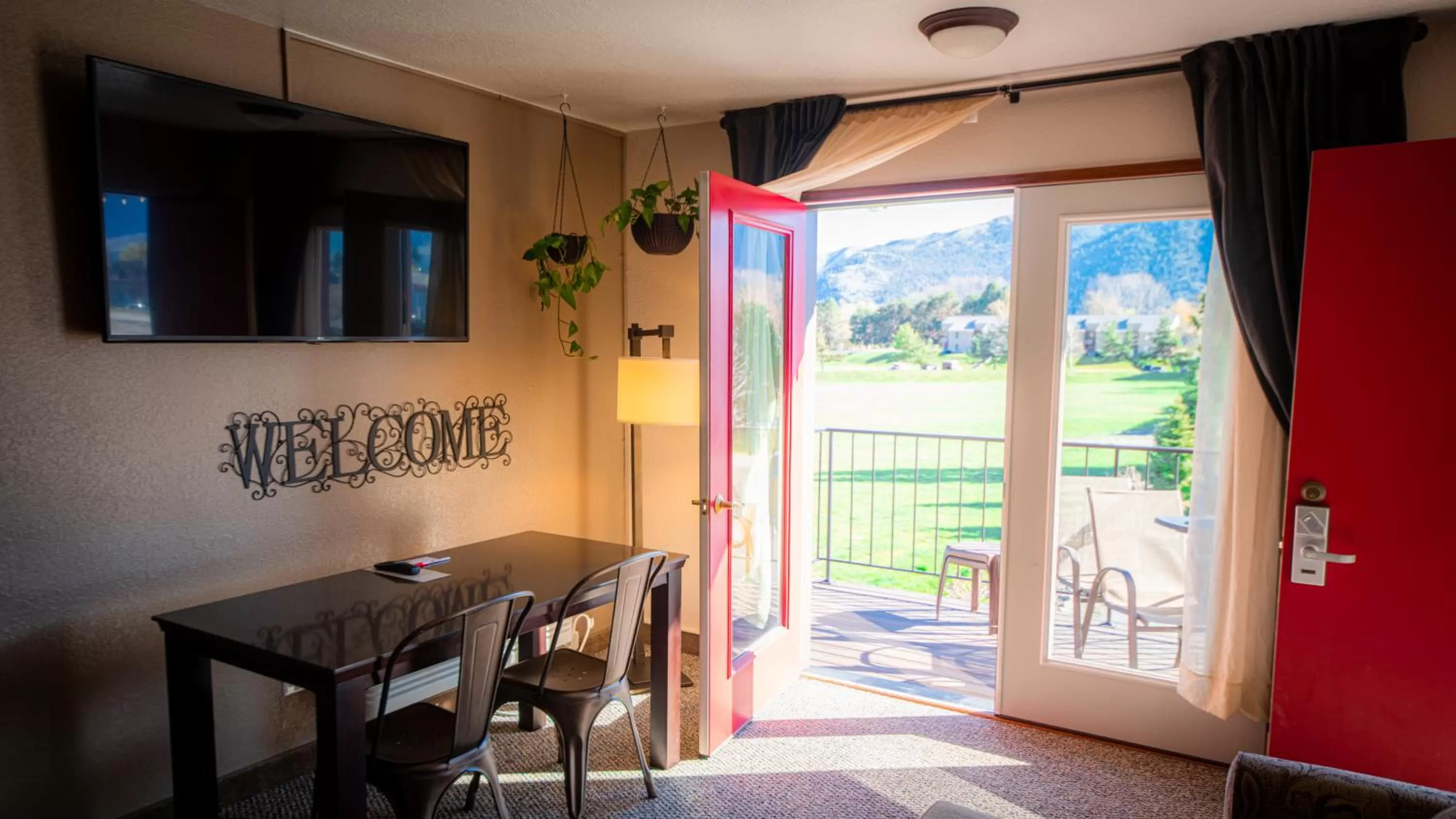 Living room in Mountain View Lodge
