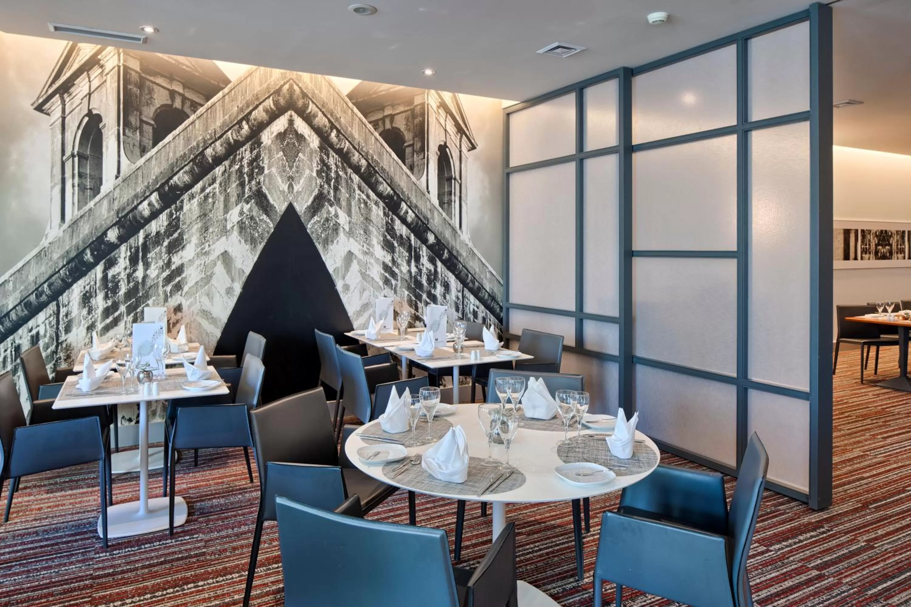 Restaurant/places to eat in Hotel Mercure Lisboa