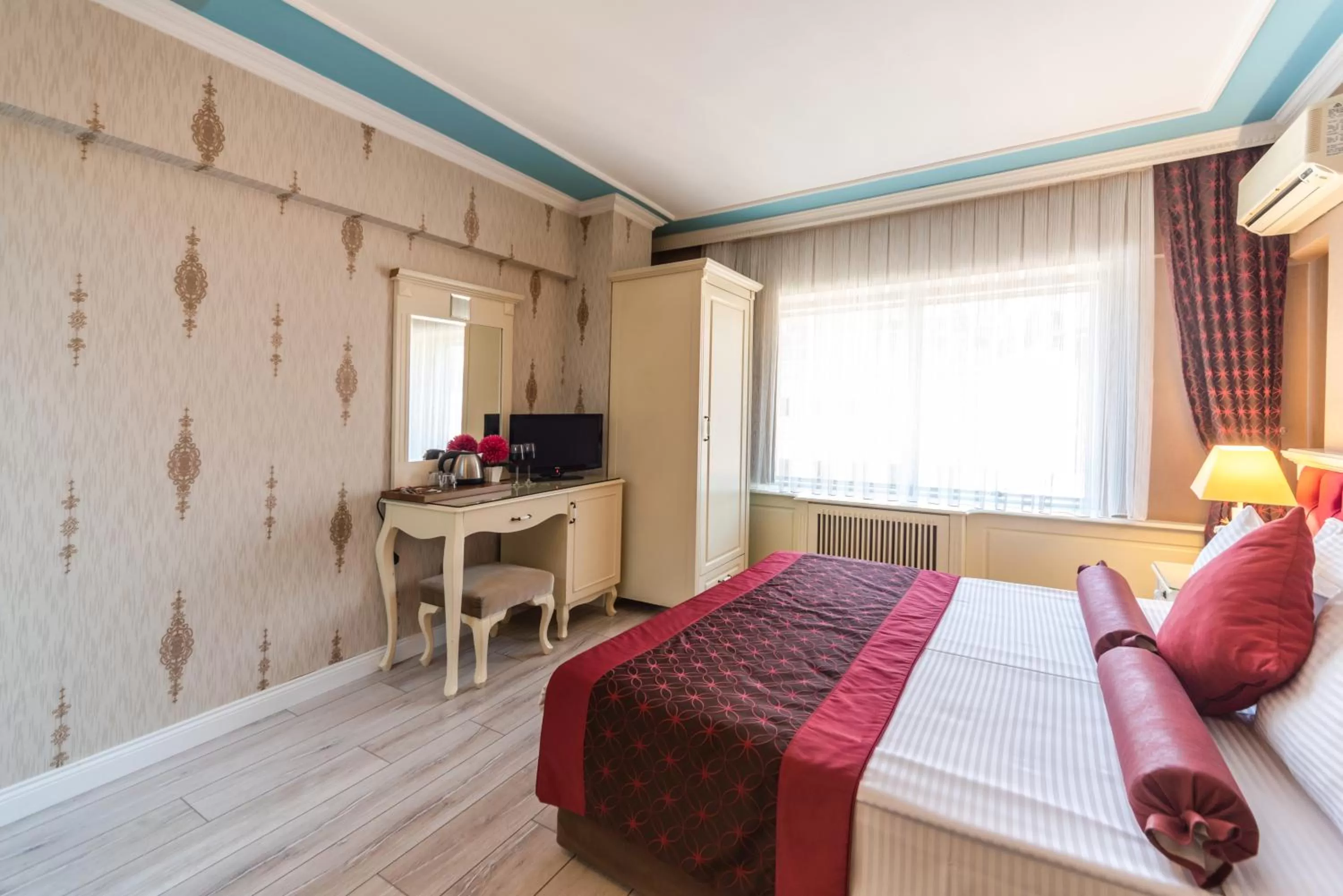 Photo of the whole room, Bed in Viva Deluxe Hotel