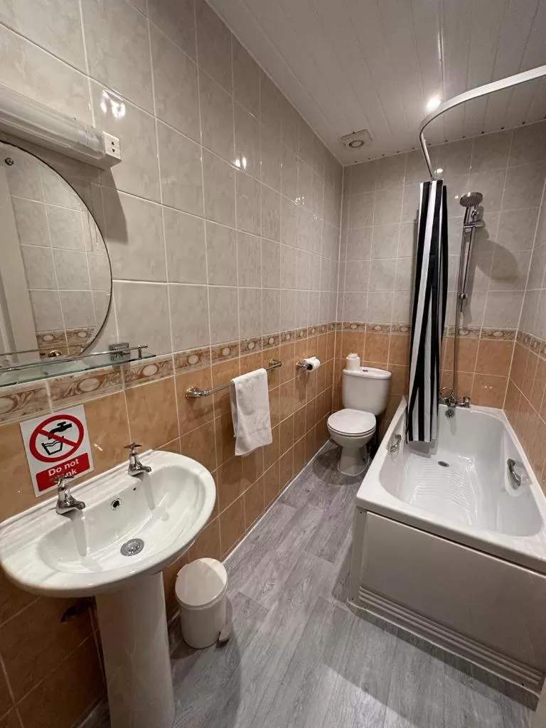 Bathroom in The Silver How