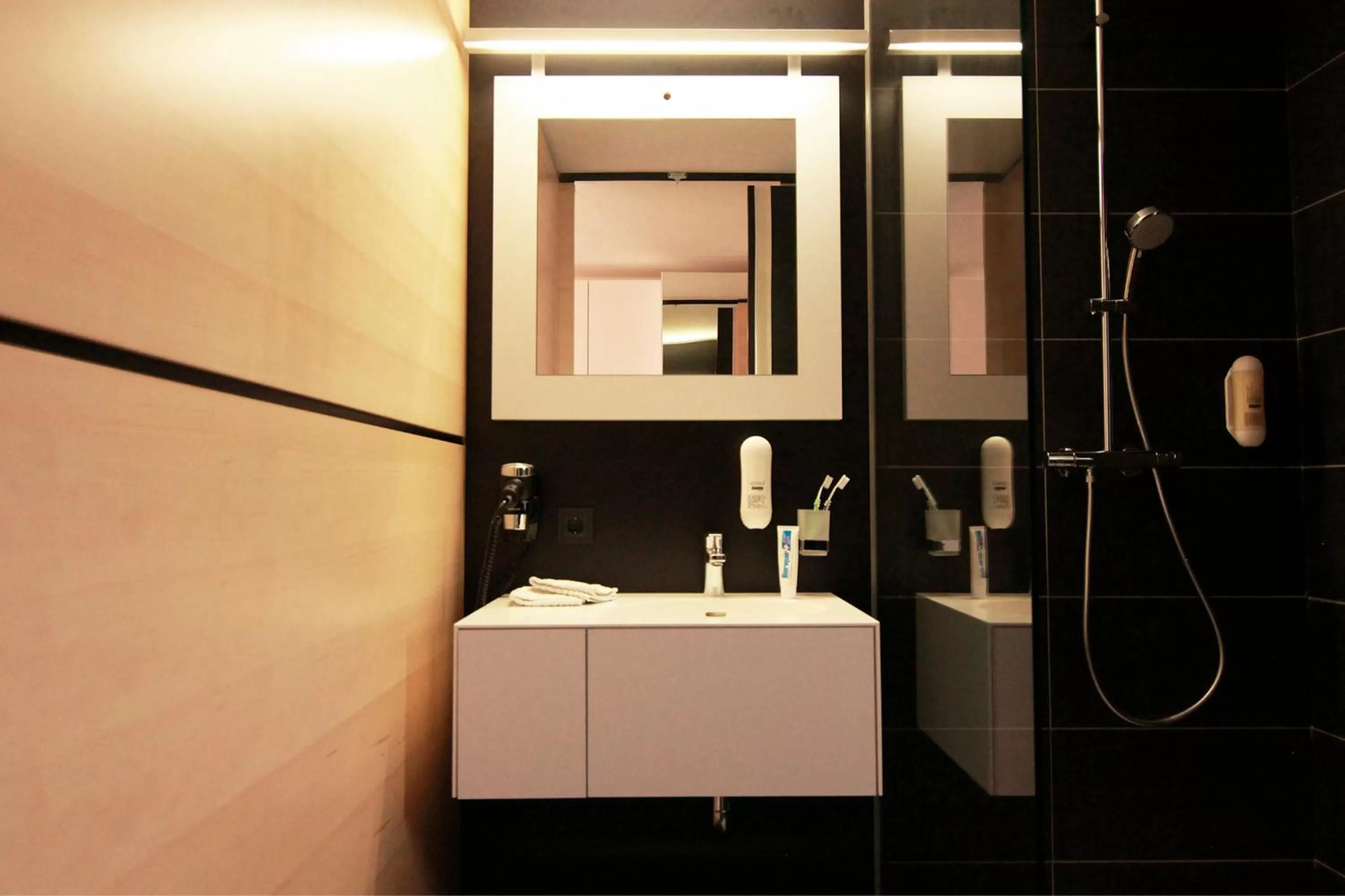 Bathroom in LH Hotel by WMM Hotels