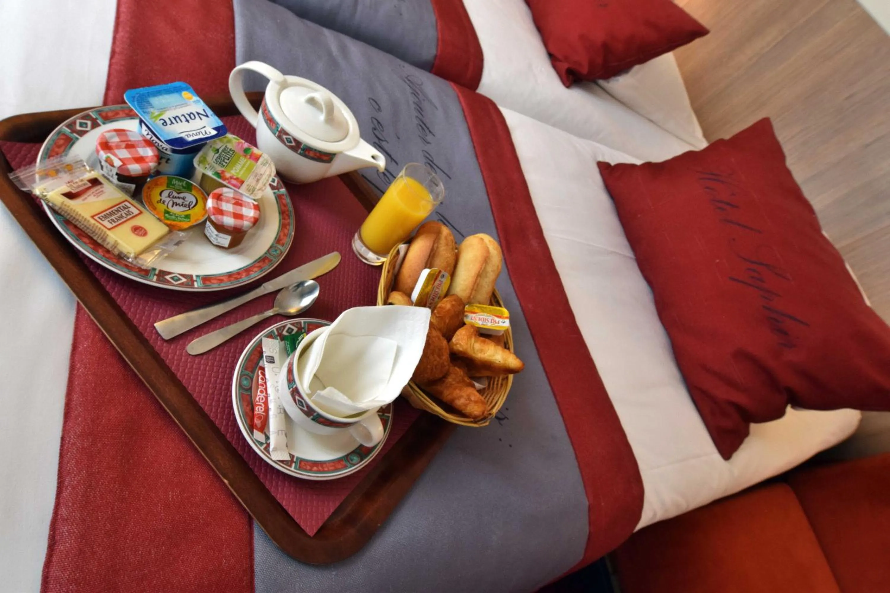 Continental breakfast in Saphir Grenelle