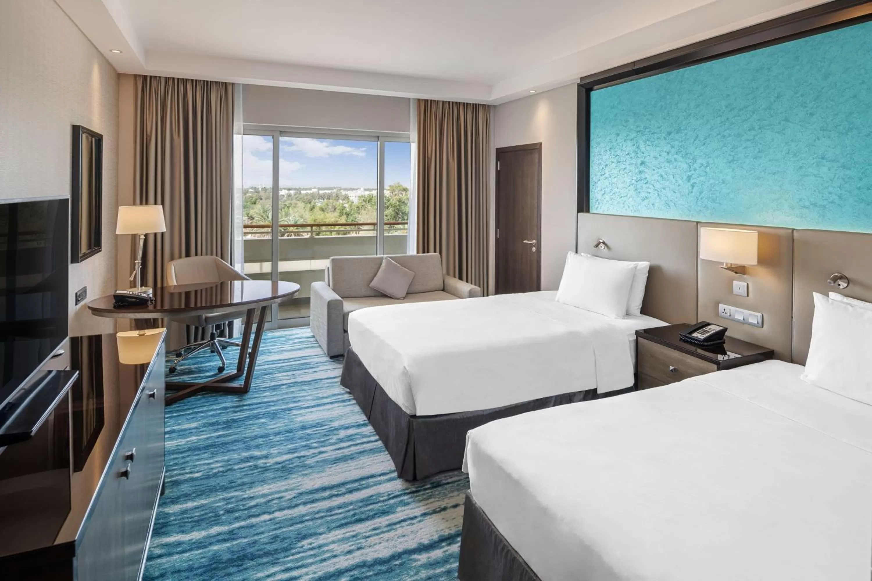 TV and multimedia, Bed in Radisson Blu Hotel & Resort, Al Ain