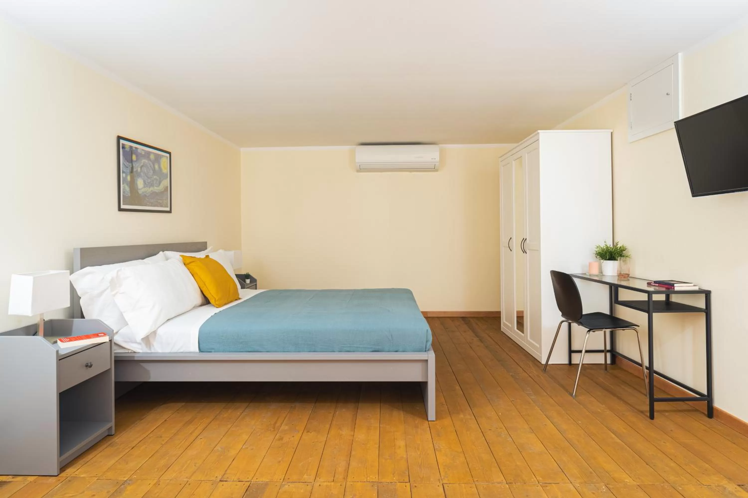 Bedroom, Bed in Open Sicily Residence - Central Apartments Near Quattro Canti