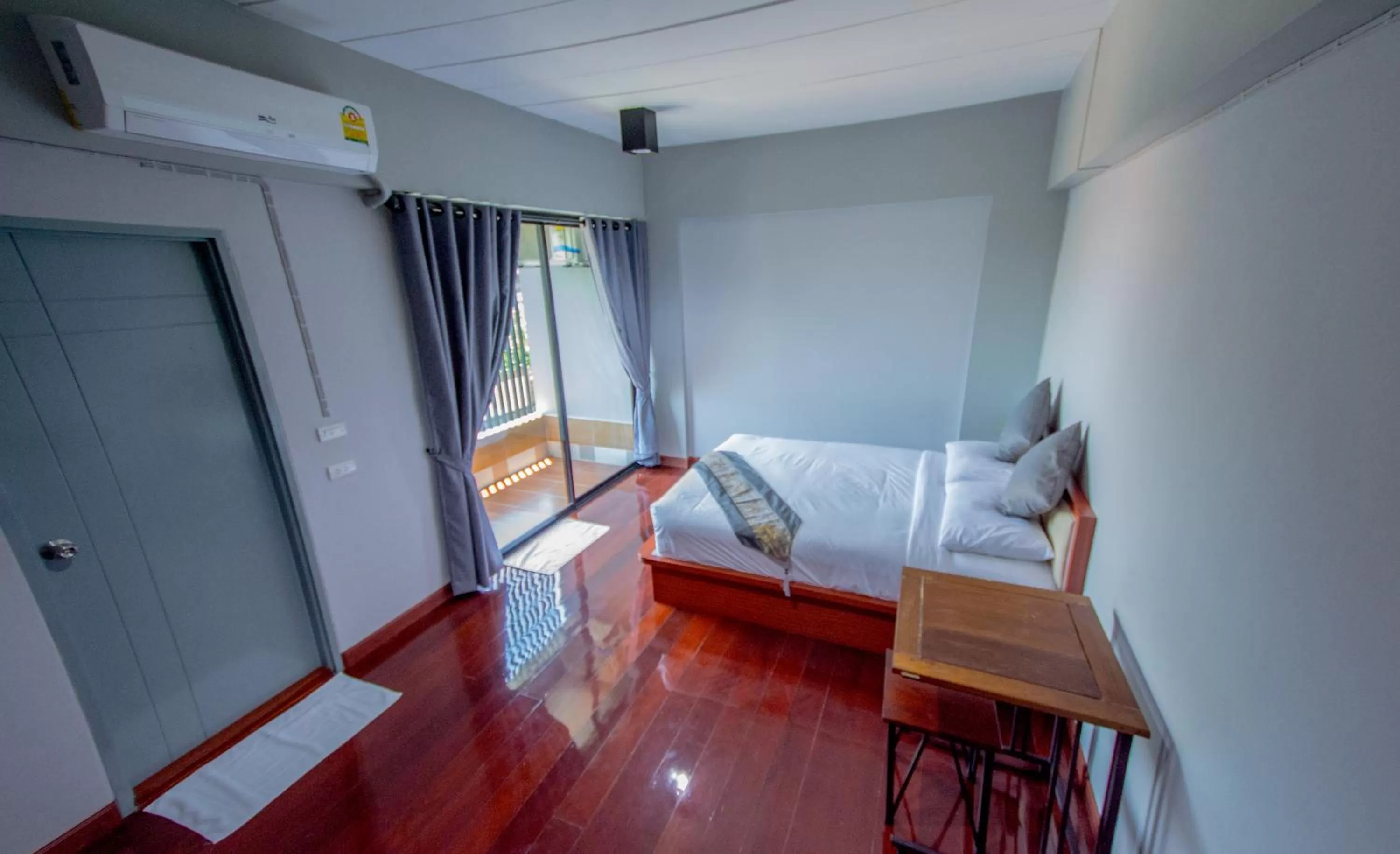 Bed in Na Siri Lake View