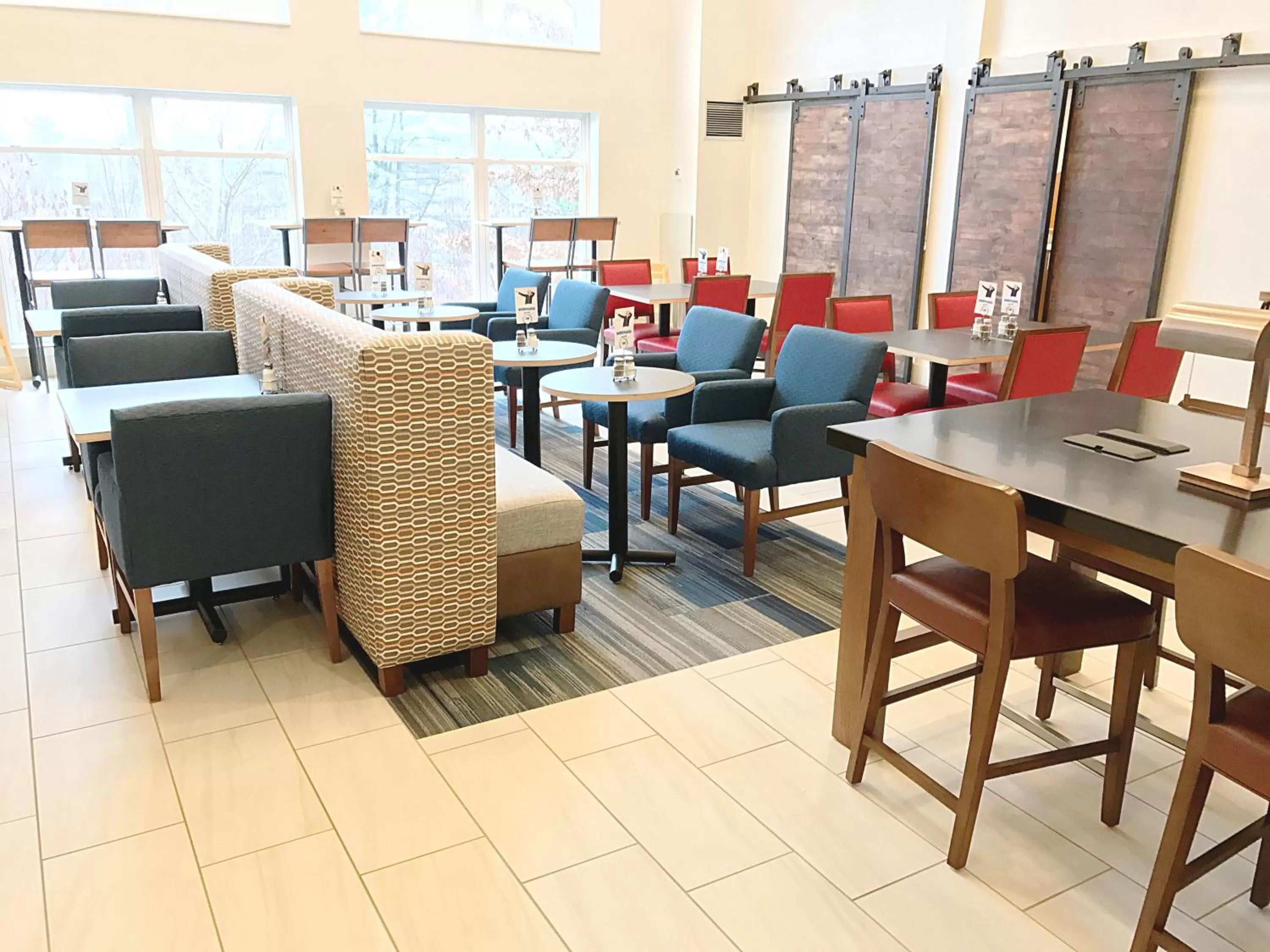 Breakfast in Holiday Inn Express Hotel & Suites White River Junction by IHG