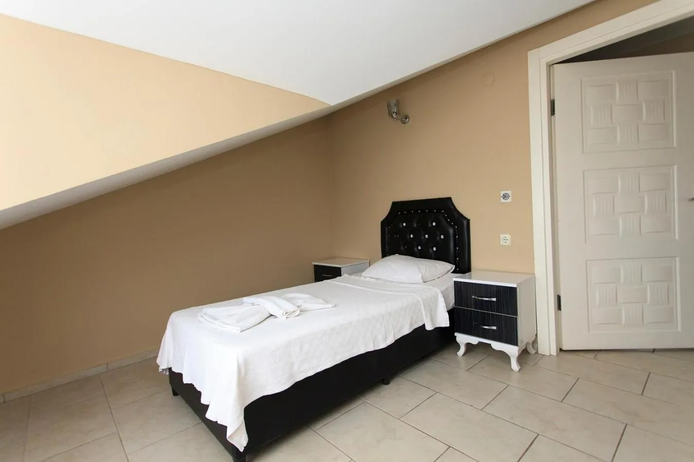 Massage, Bed in Green Peace Hotel