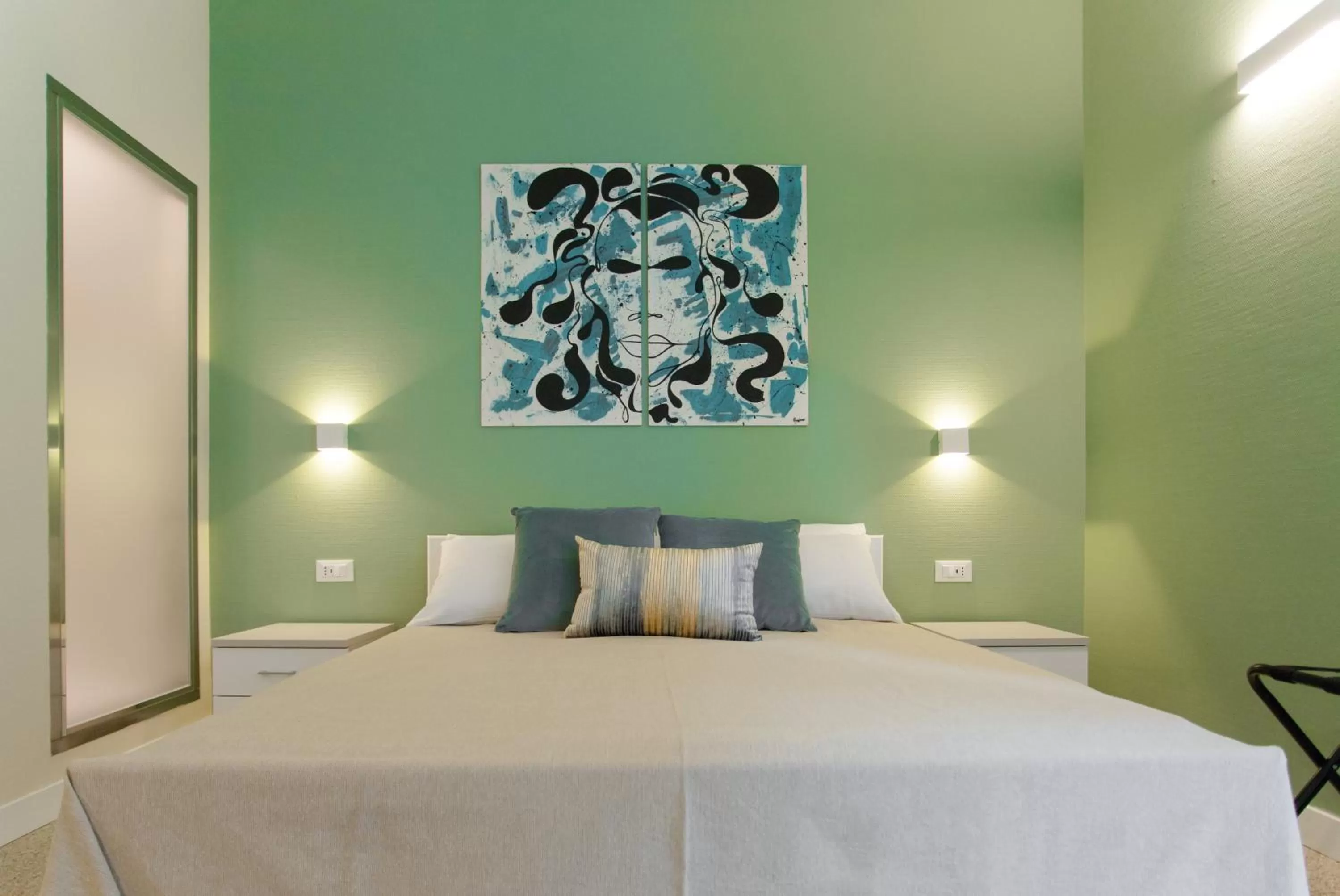 Shower, Bed in Donna Isa B&B