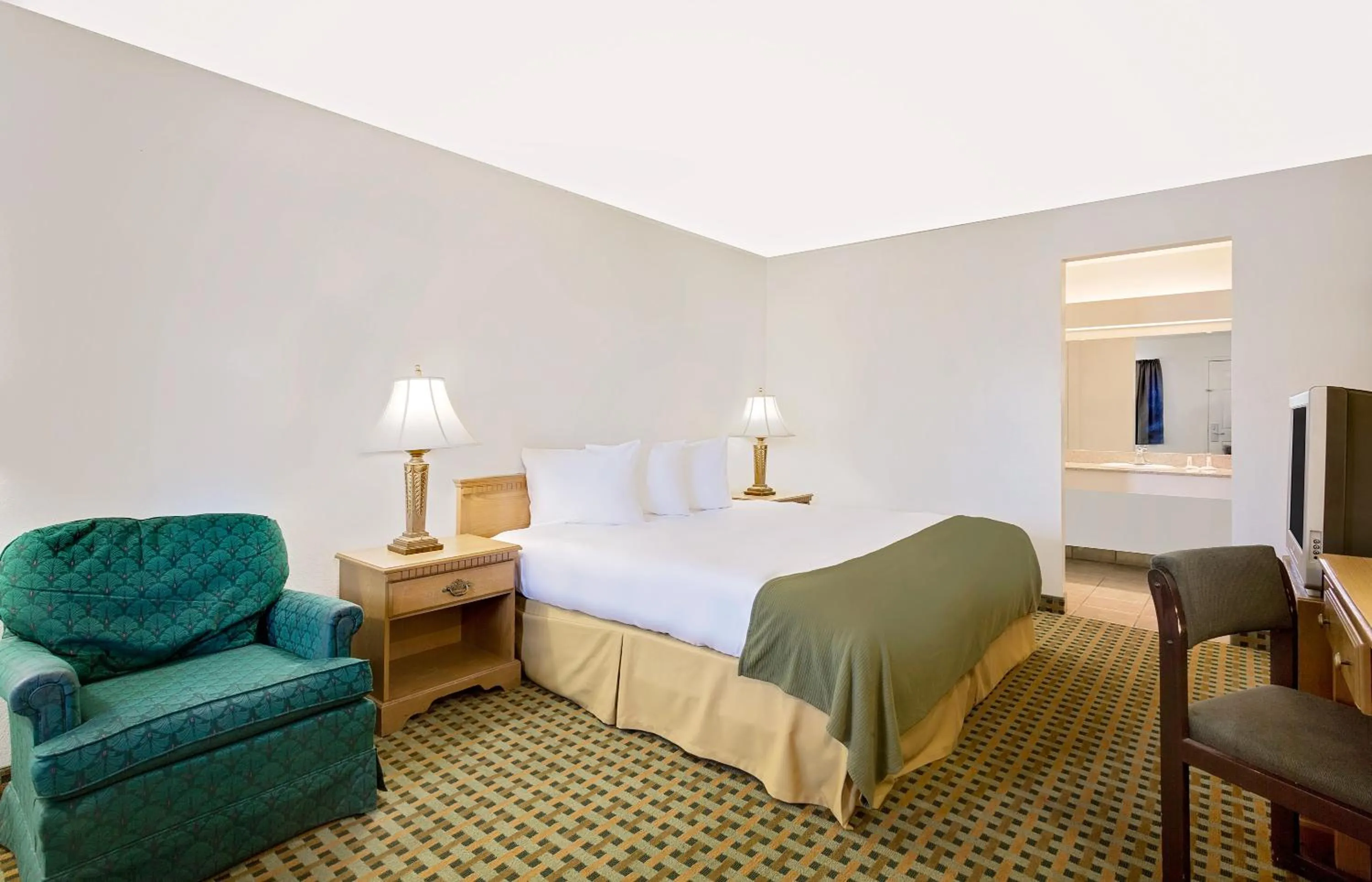 Bed in Silver Queen Inn