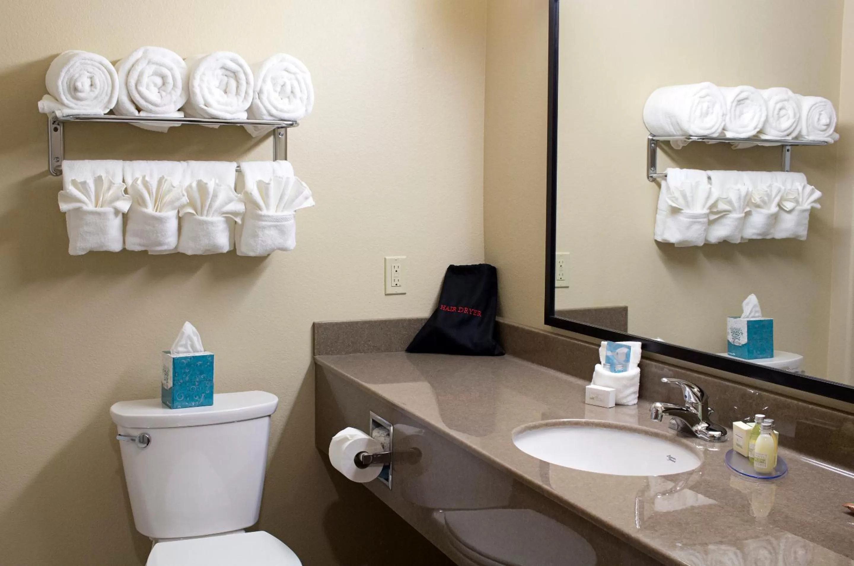 Bathroom in Newcastle Lodge & Convention Center
