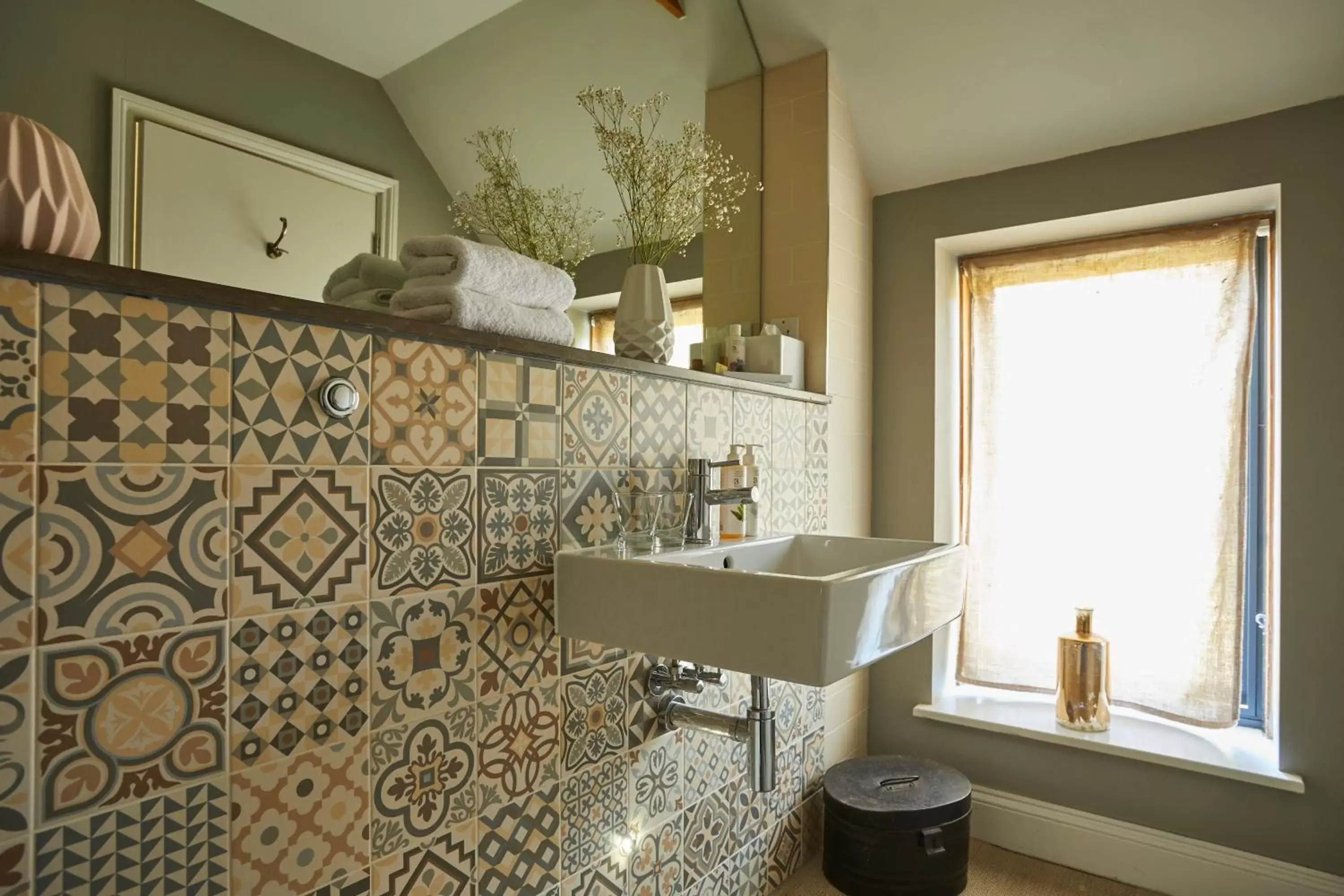 Large Double or Twin Room in Timbrell's Yard Large Double or Twin Room in Timbrell's Yard