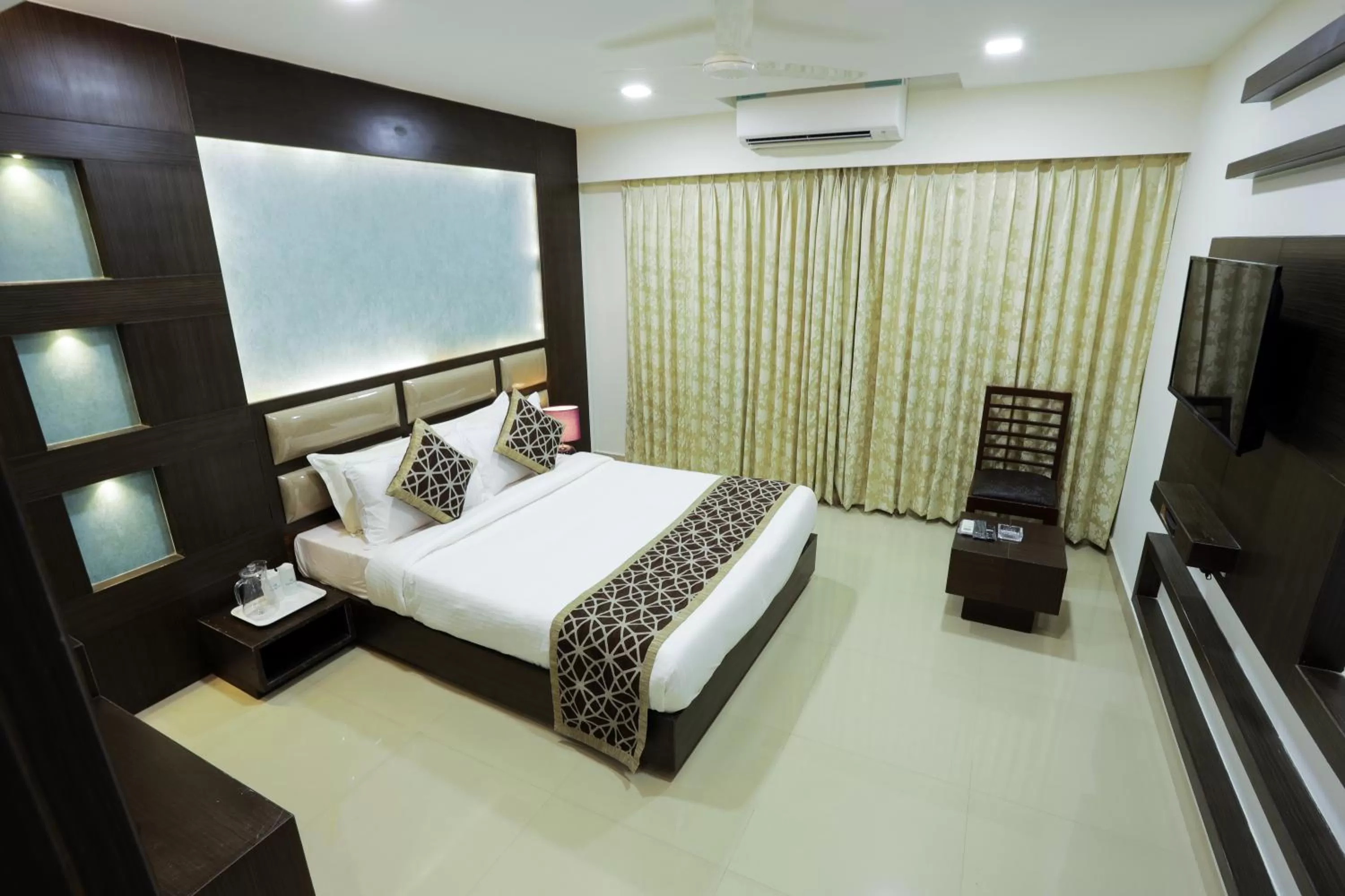 Photo of the whole room in Greens Suite - Business Class Hotel - Opposite Ripon Building