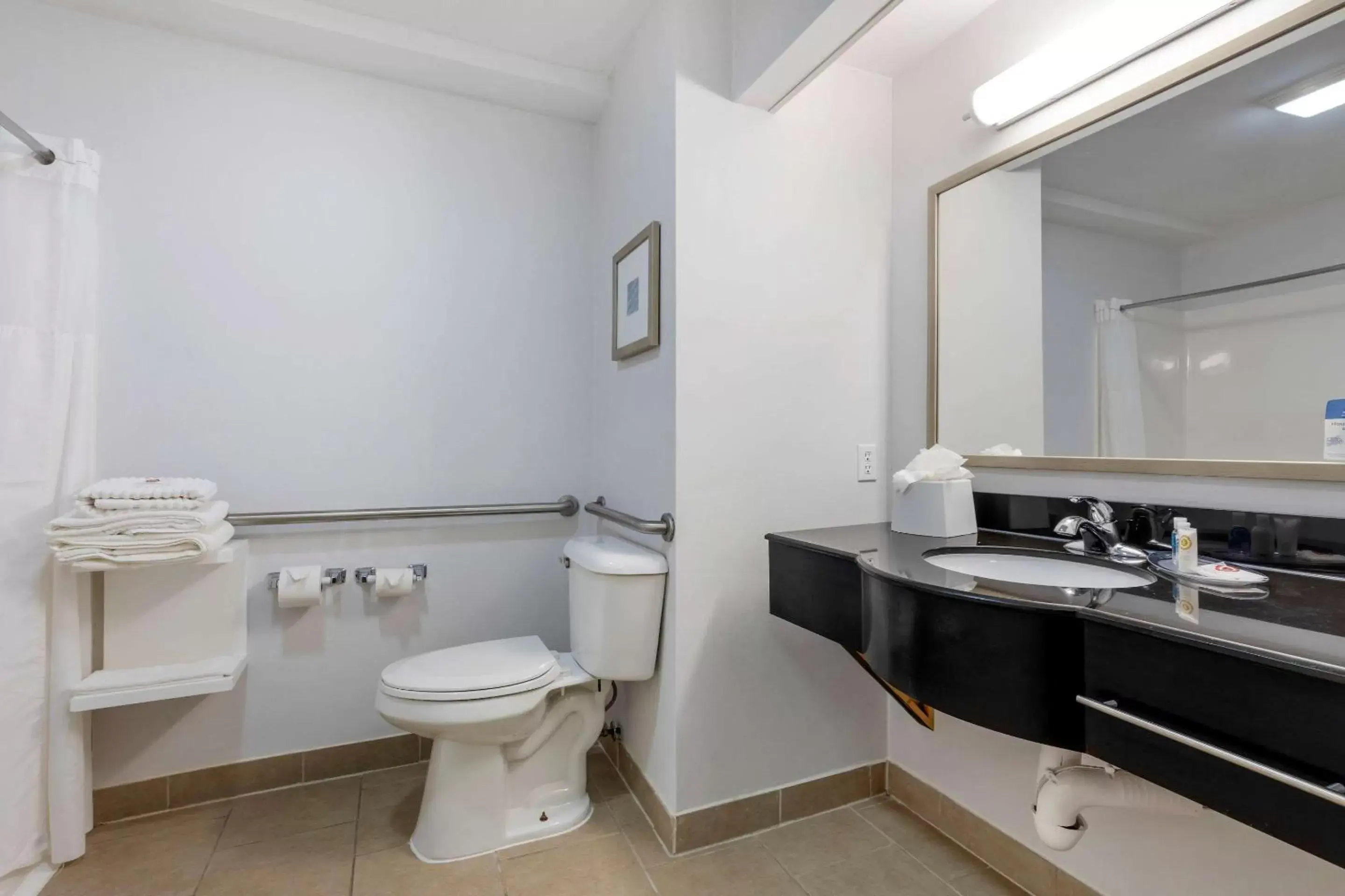 King Room - Accessible/Non Smoking in Comfort Inn Sherman King Room - Accessible/Non Smoking in Comfort Inn Sherman