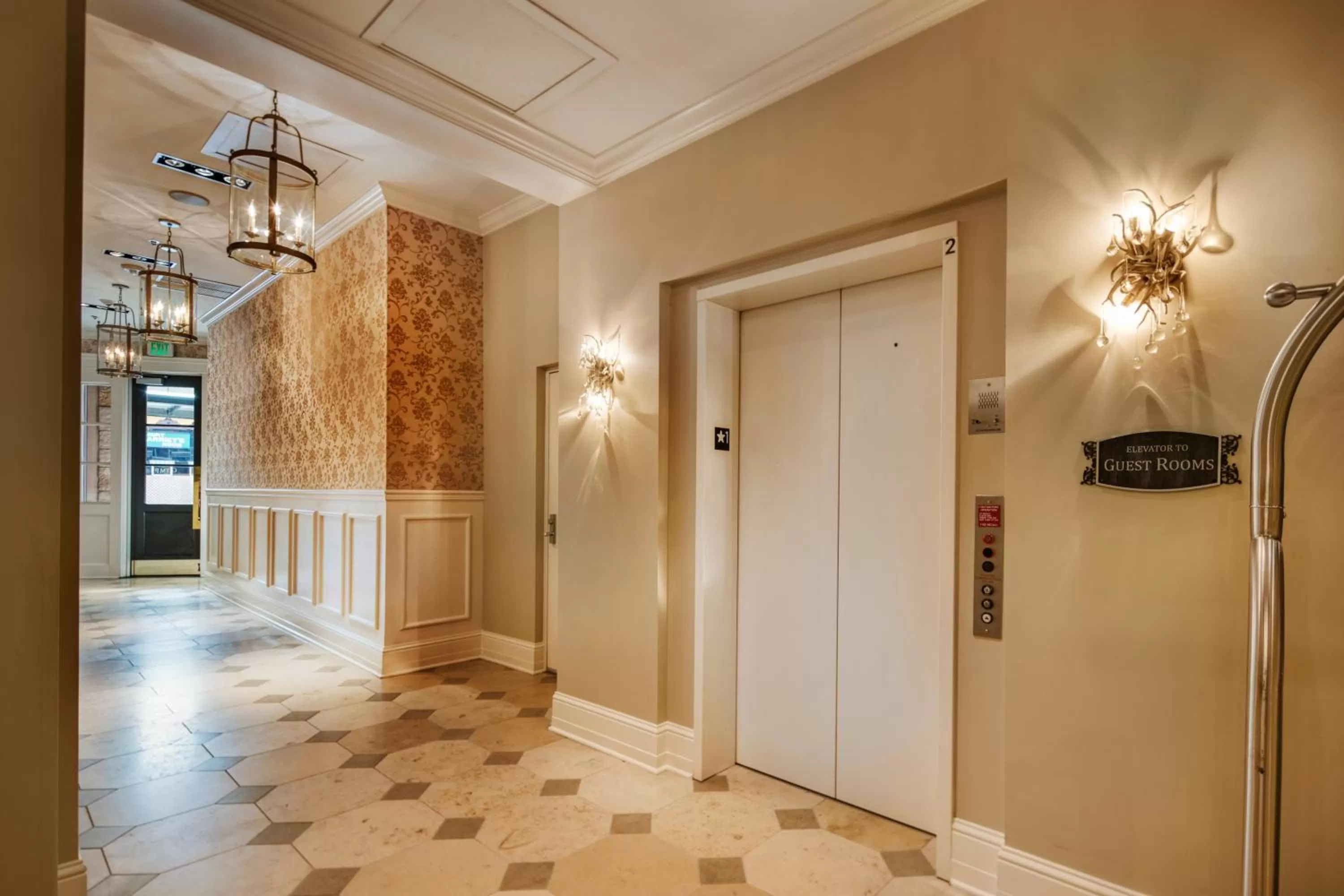 Facade/entrance in Hotel Ballard