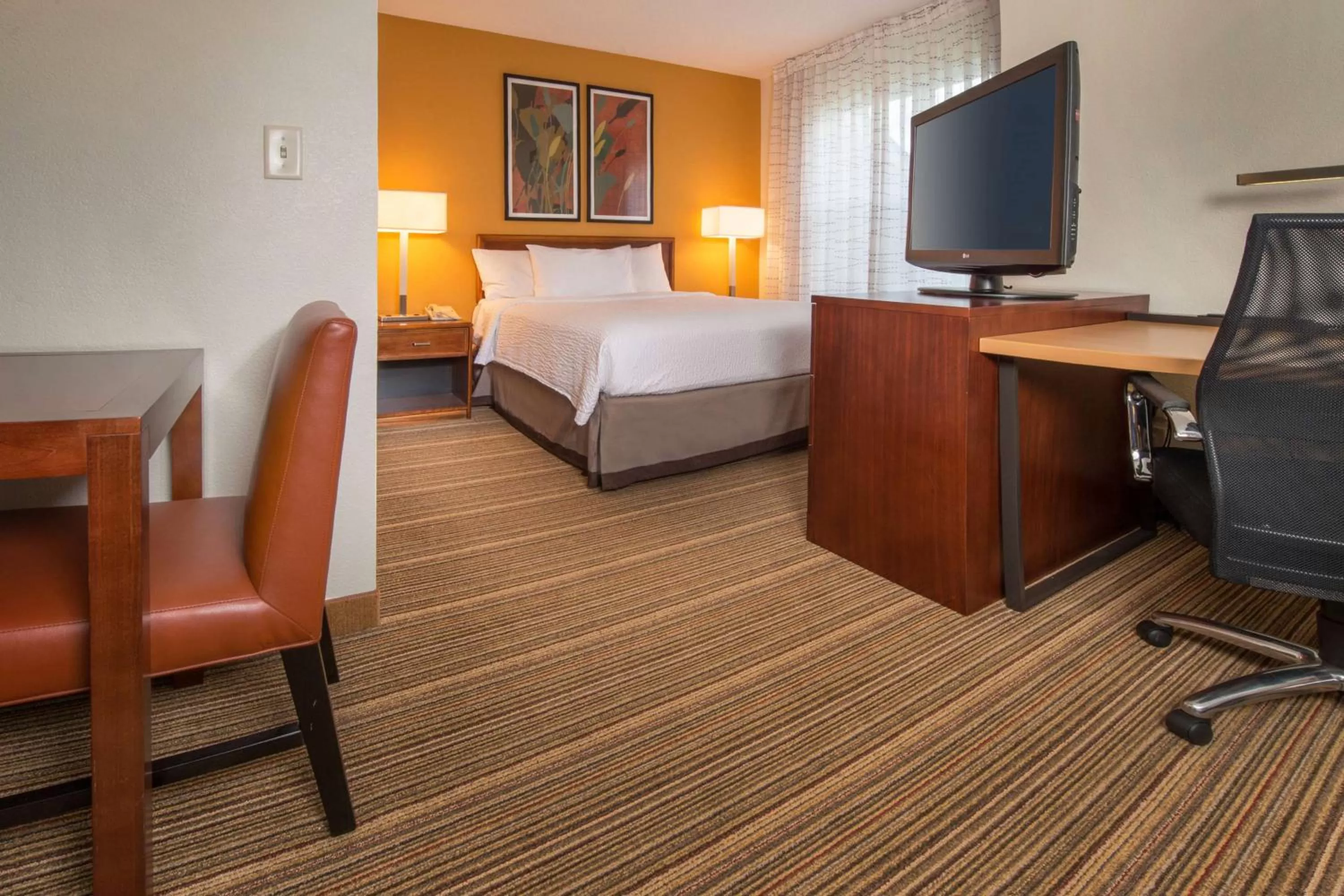 Bed in Sonesta ES Suites Charleston