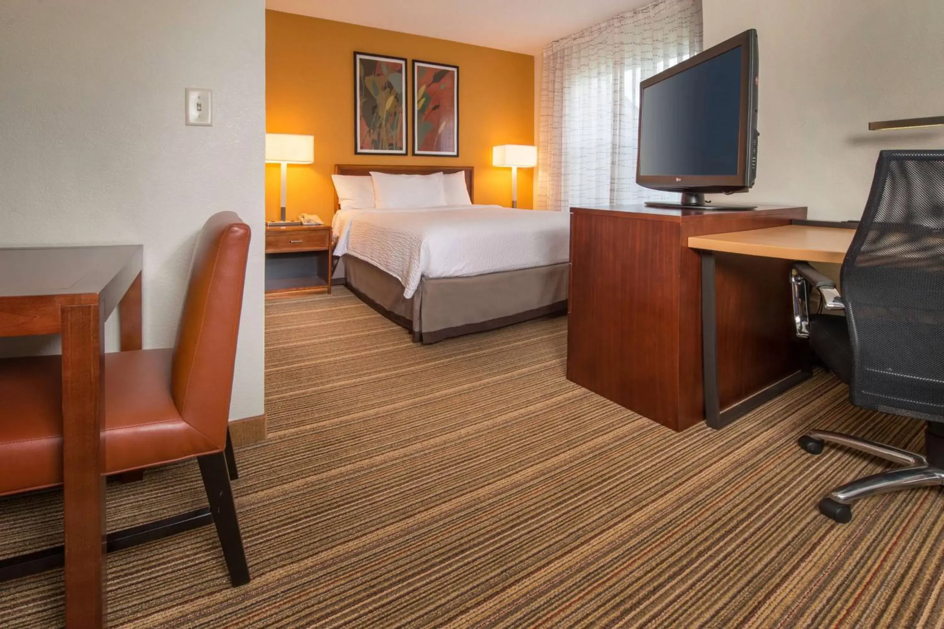 Queen Studio Suite with Roll-In Shower - Mobility Accessible in Sonesta ES Suites Charleston Queen Studio Suite with Roll-In Shower - Mobility Accessible in Sonesta ES Suites Charleston