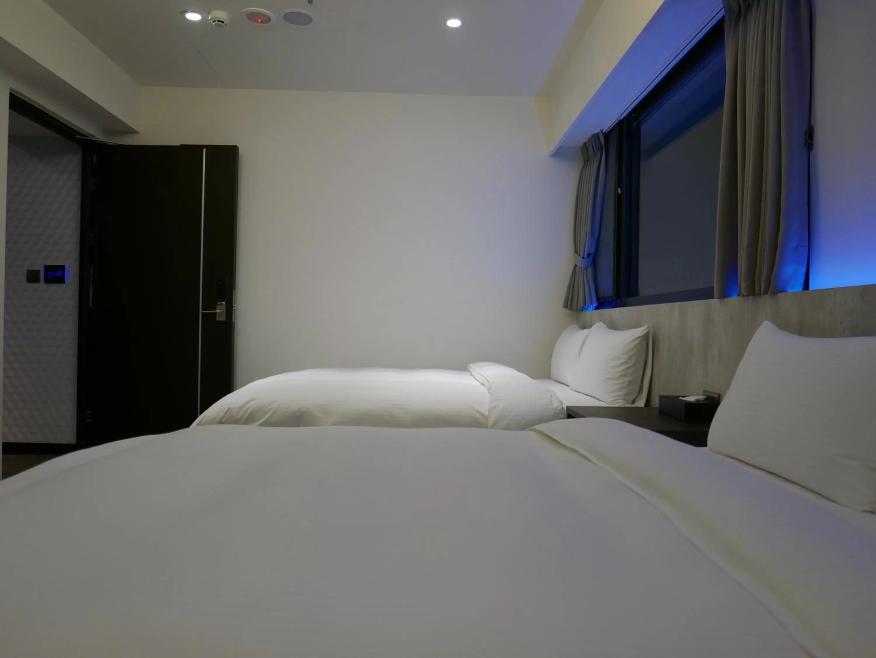 Photo of the whole room, Bed in 泊居旅店二館 Oursinn Hotel 2