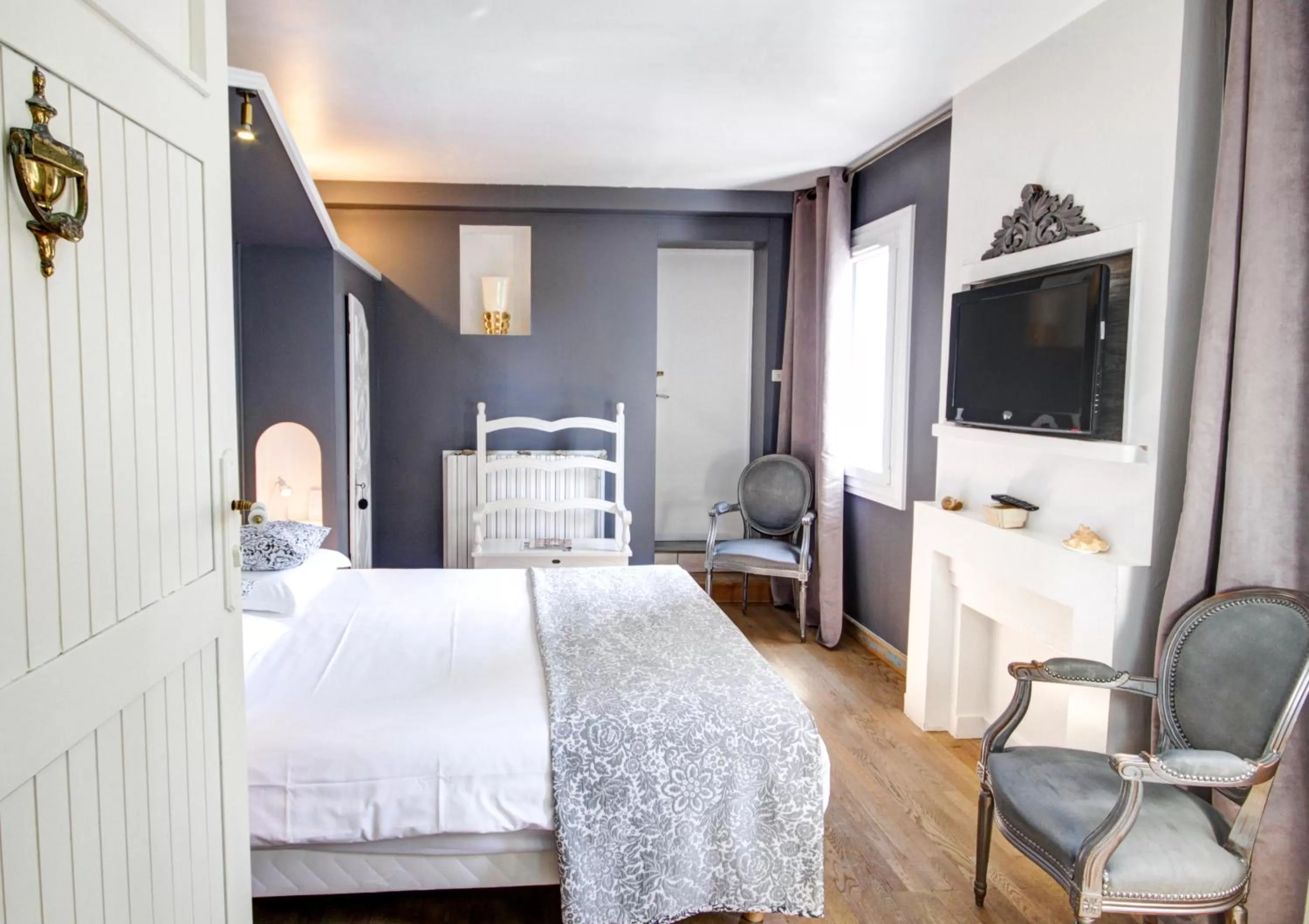 TV and multimedia, Bed in Hotel de Charme Le Sud Bretagne