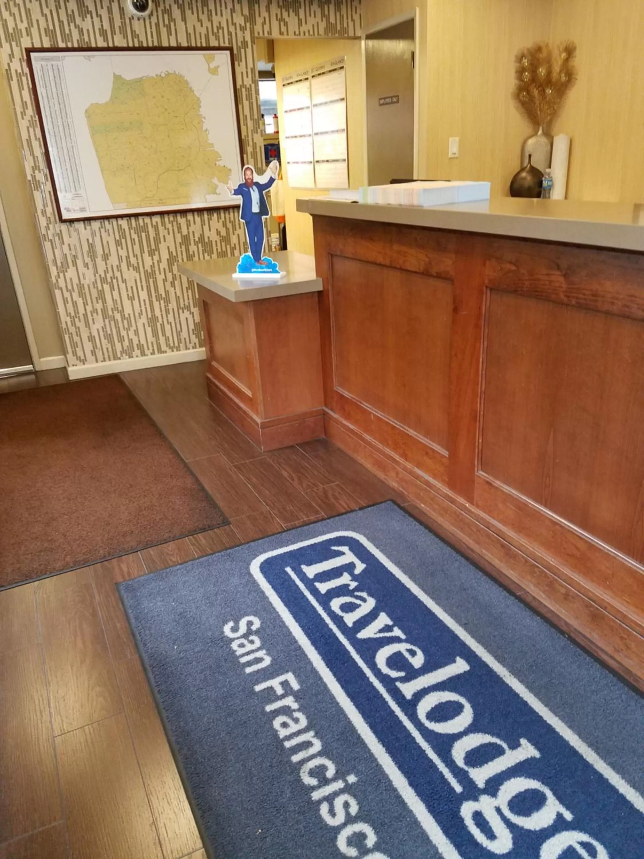 Lobby or reception in Travelodge by Wyndham San Francisco Bay