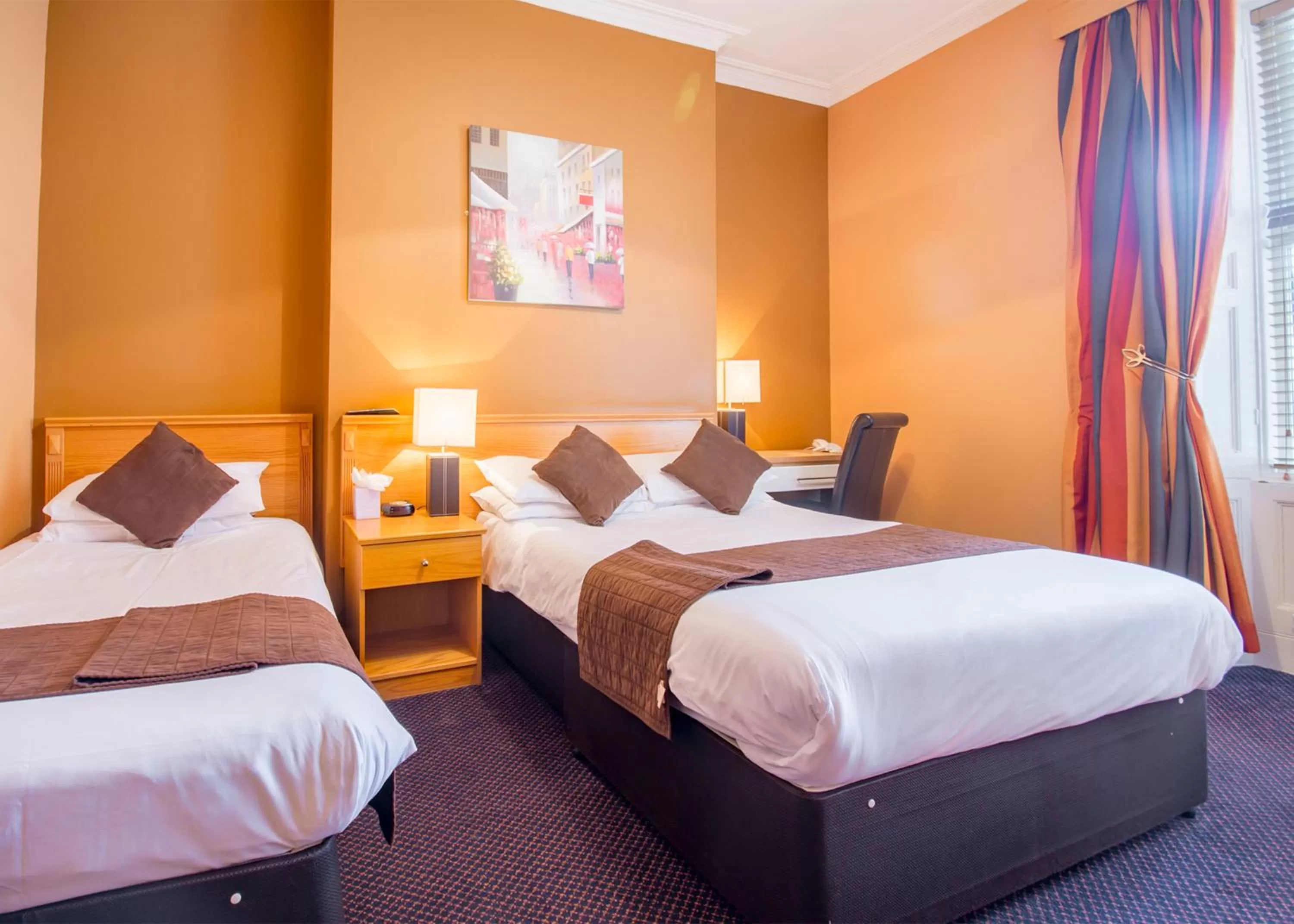 Bedroom, Bed in Smiths Hotel