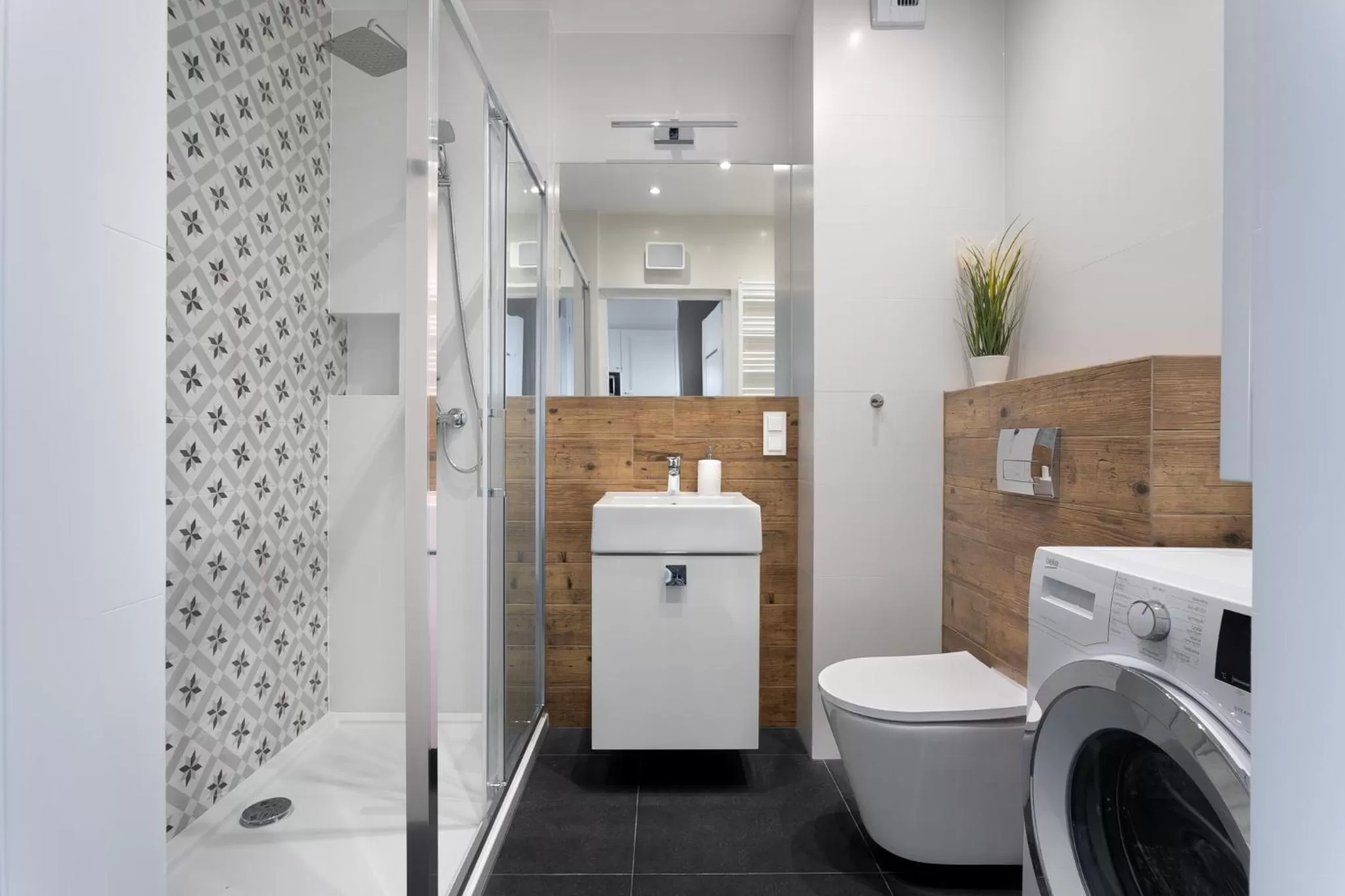 Shower in Symphony Modern Tower Apartamenty