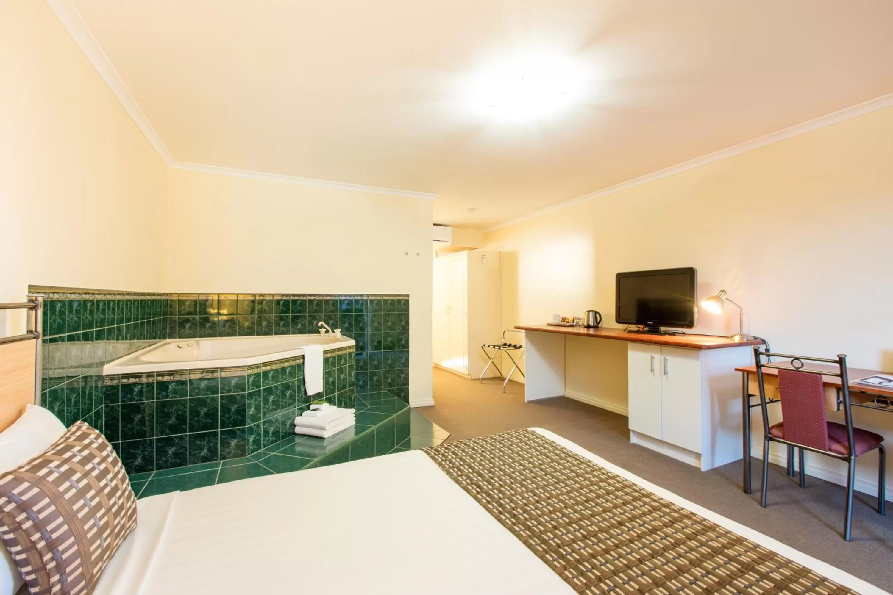 Bed in Mildura Inlander Resort