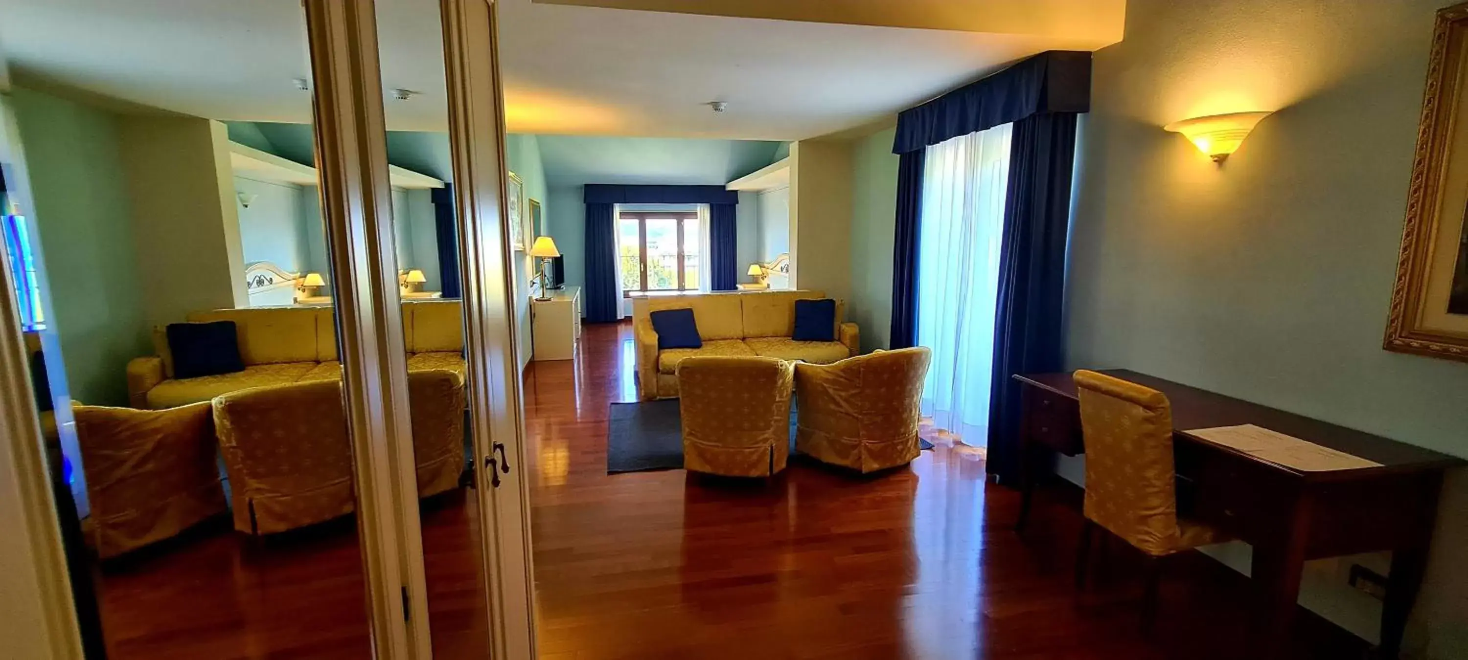 Suite with Balcony in Hotel New Genziana Suite with Balcony in Hotel New Genziana