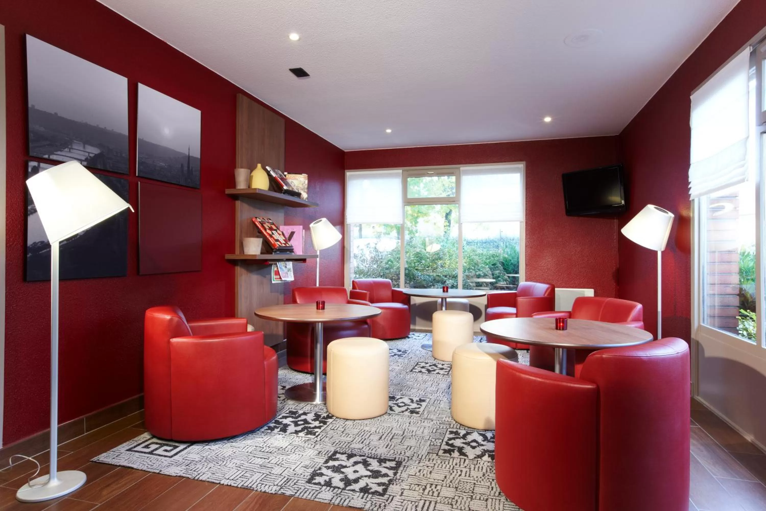 Lounge or bar in Campanile Rouen Est - Franqueville Saint Pierre