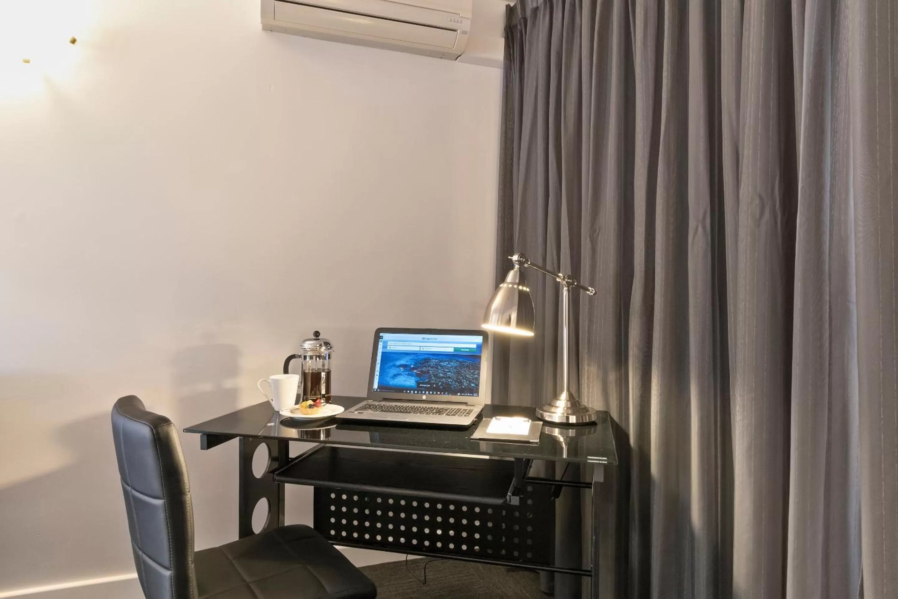 Business facilities in The Peninsula Riverside Serviced Apartments