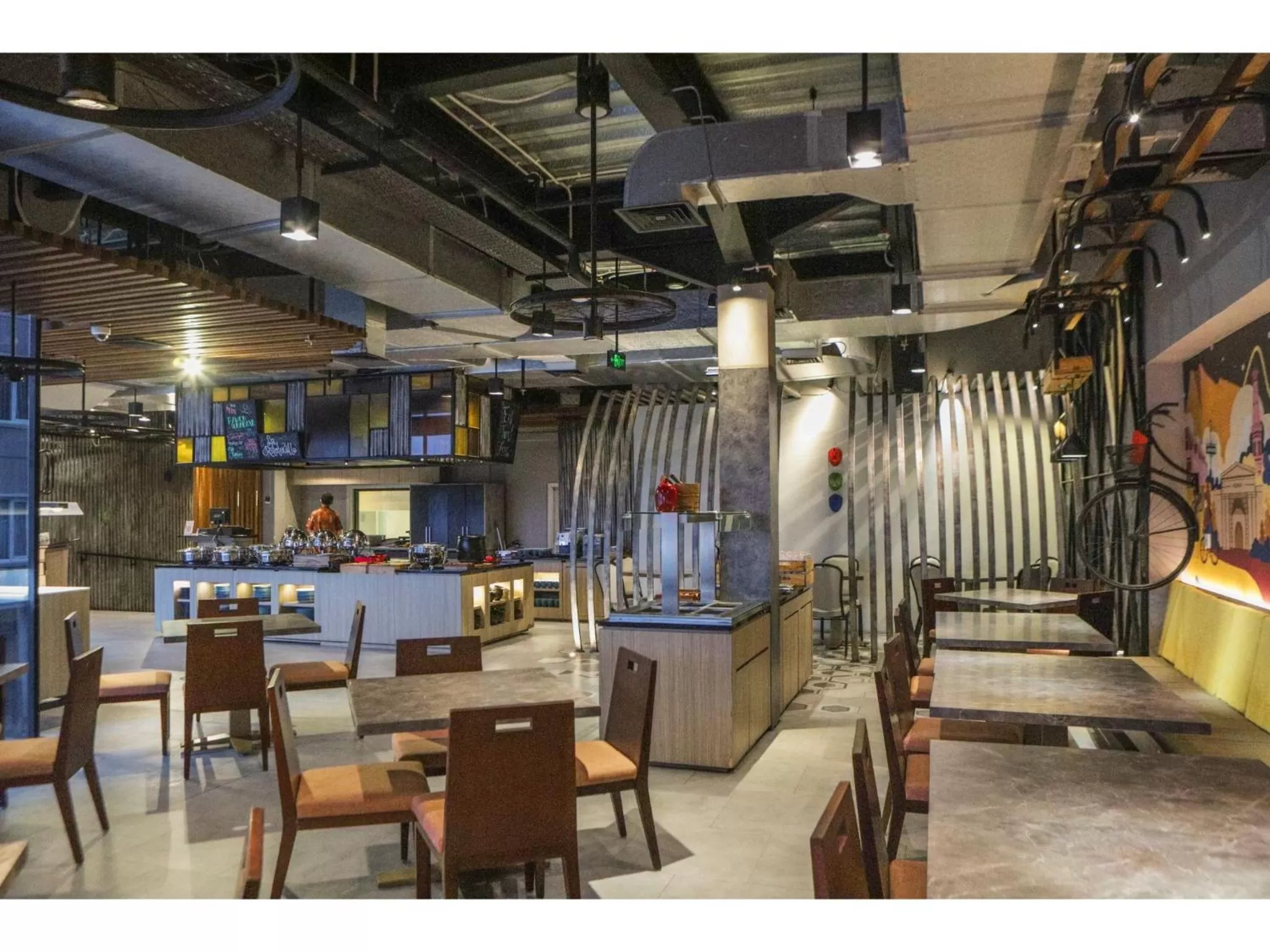 Restaurant/places to eat in Malyabhara Hotel