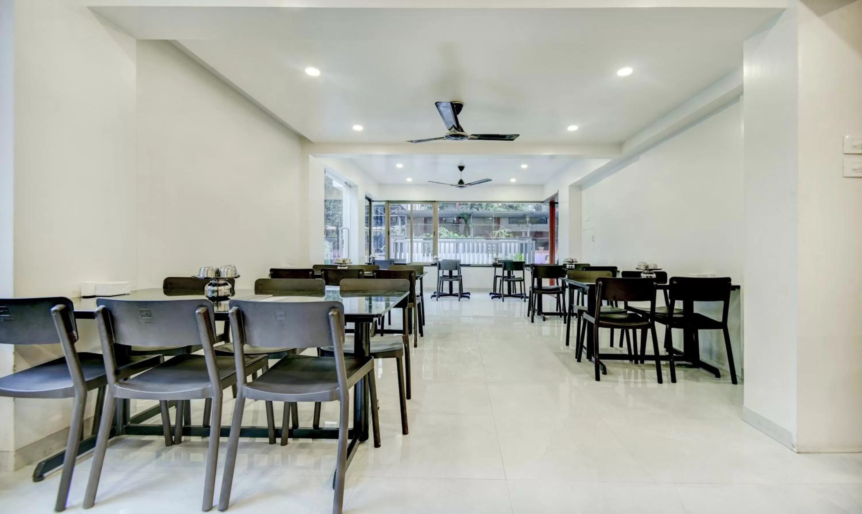 Restaurant/Places to Eat in Treebo Trend Kuber Inn