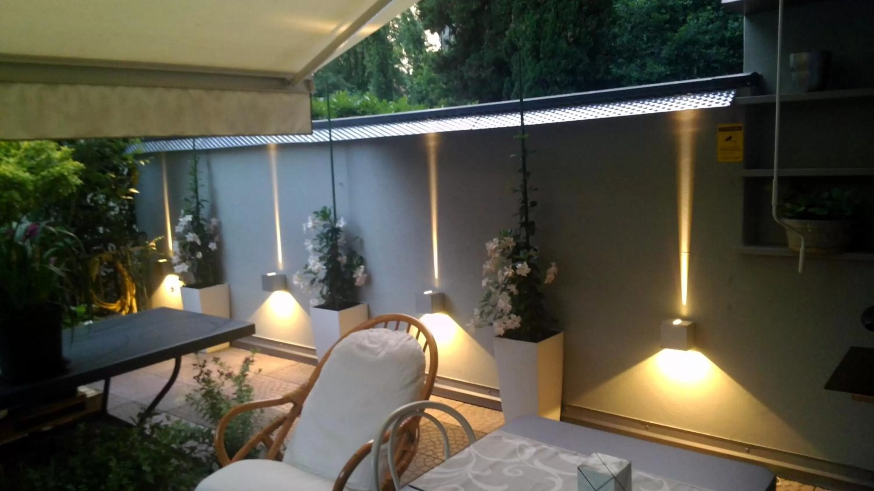 Patio in Smart-House Rent-Rooms FREE PARKING