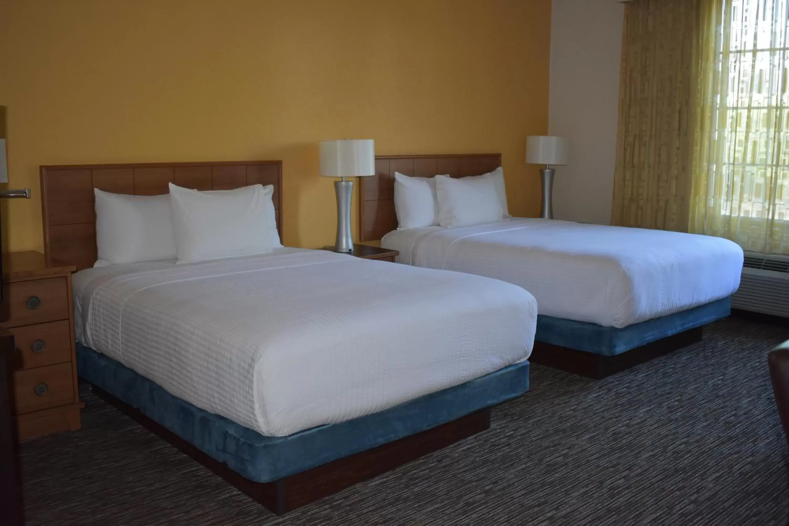 Deluxe Queen Room with Two Queen Beds - Non-Smoking in Studio 6 Carlsbad CA Deluxe Queen Room with Two Queen Beds - Non-Smoking in Studio 6 Carlsbad CA