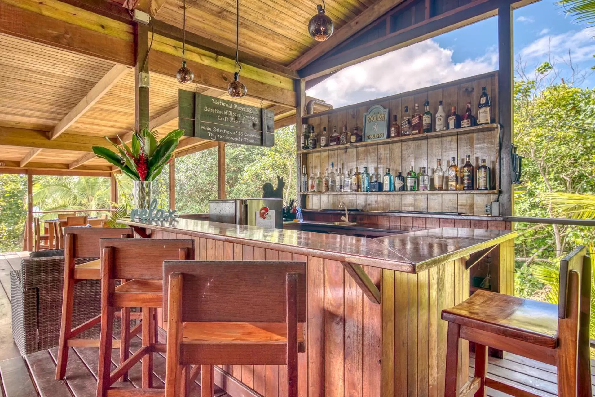 Property building, Lounge/Bar in Oasis Bluff Beach