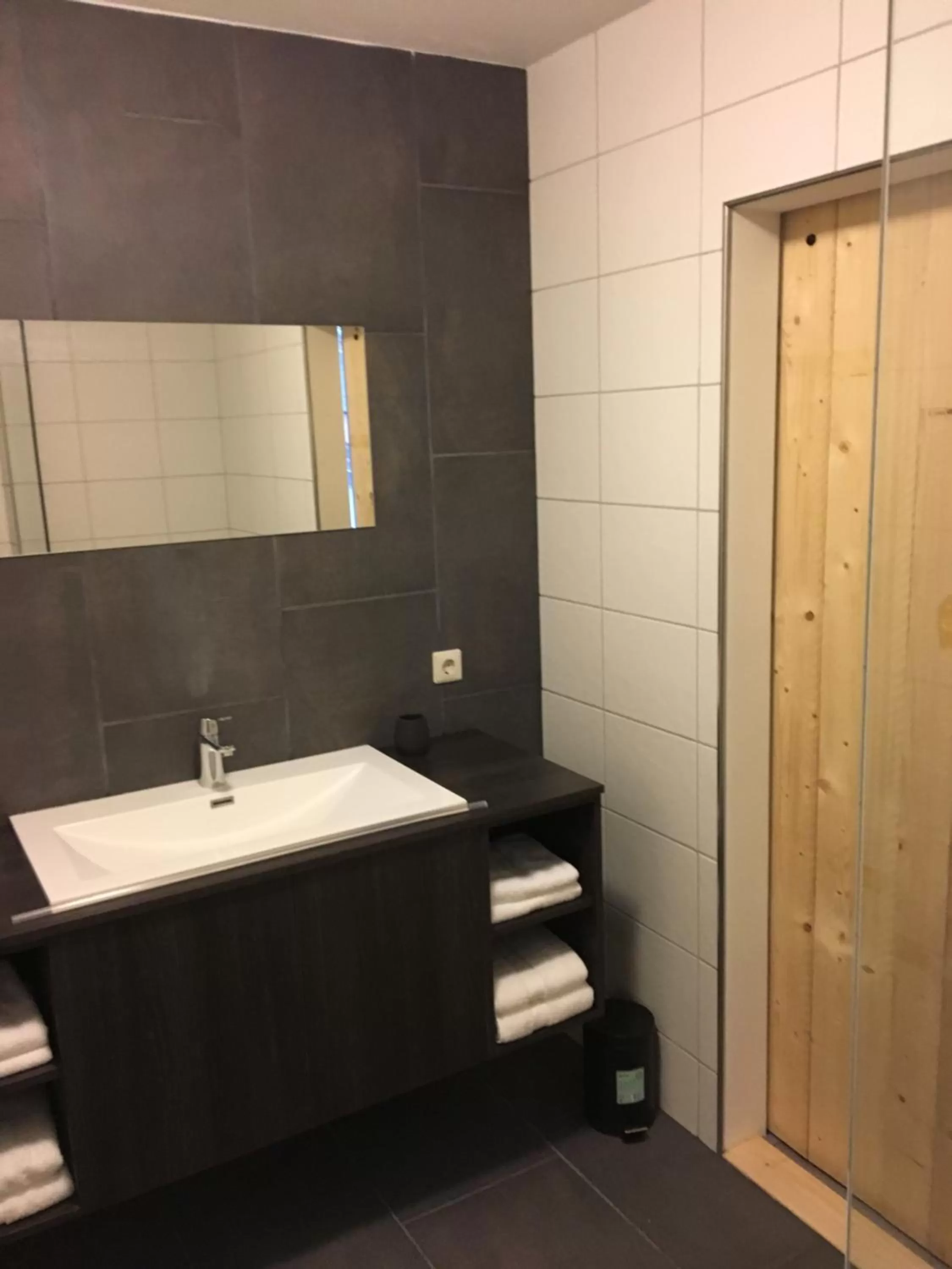 Bathroom in B&B de Wilhelminaschool