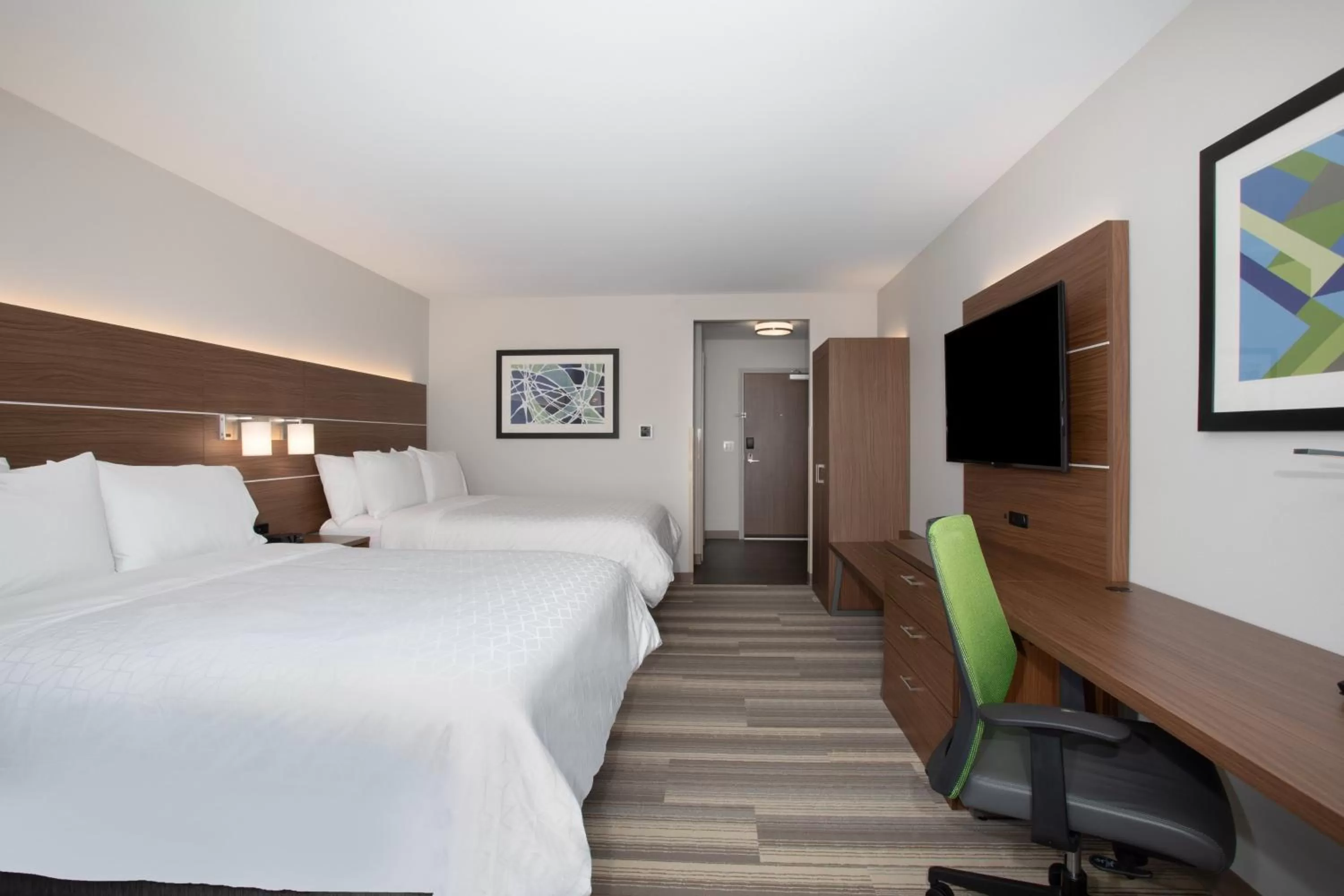 Photo of the whole room, Bed in Holiday Inn Express & Suites Sioux City North - Event Center by IHG
