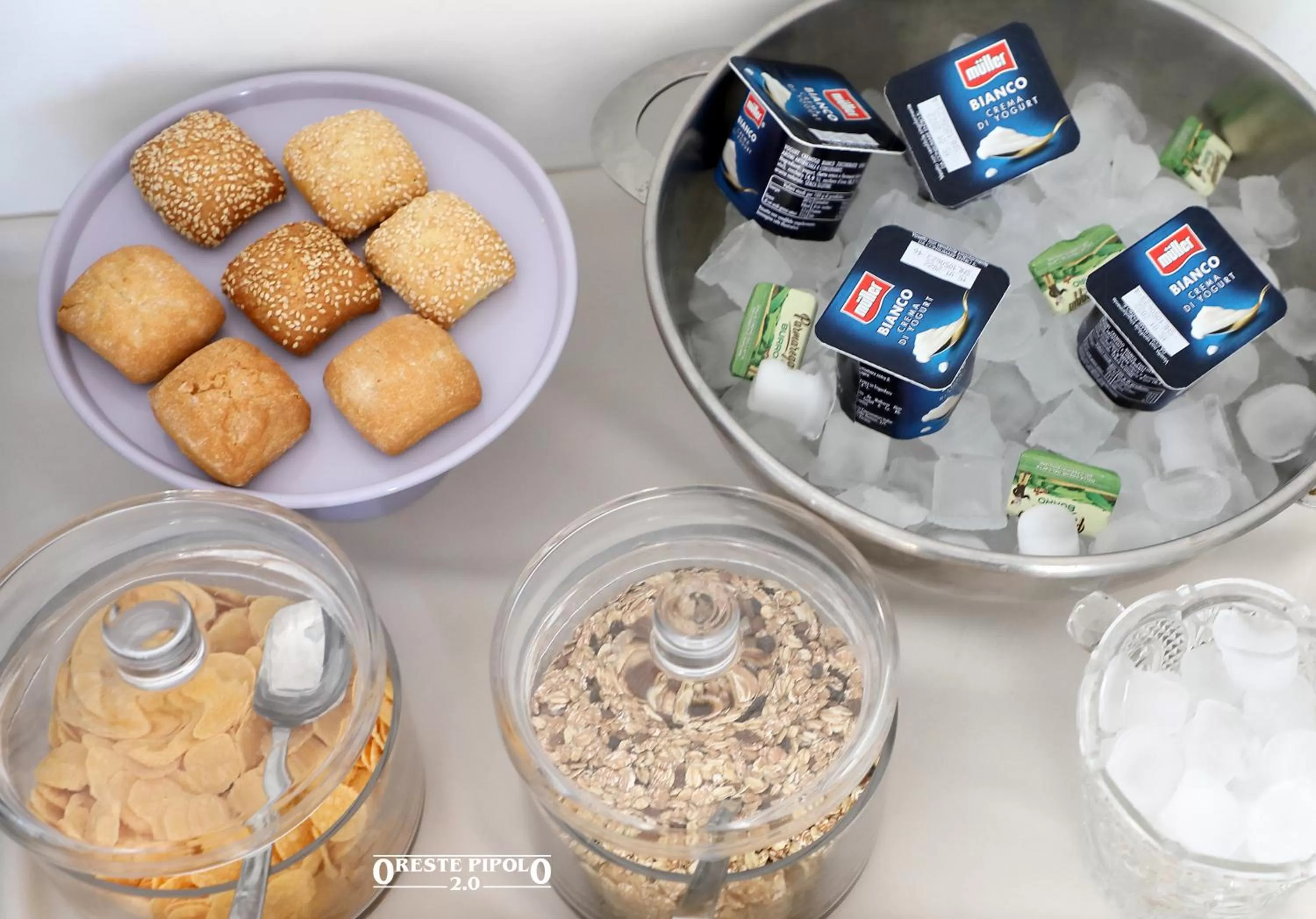 Food and drinks in Jazz Hotel