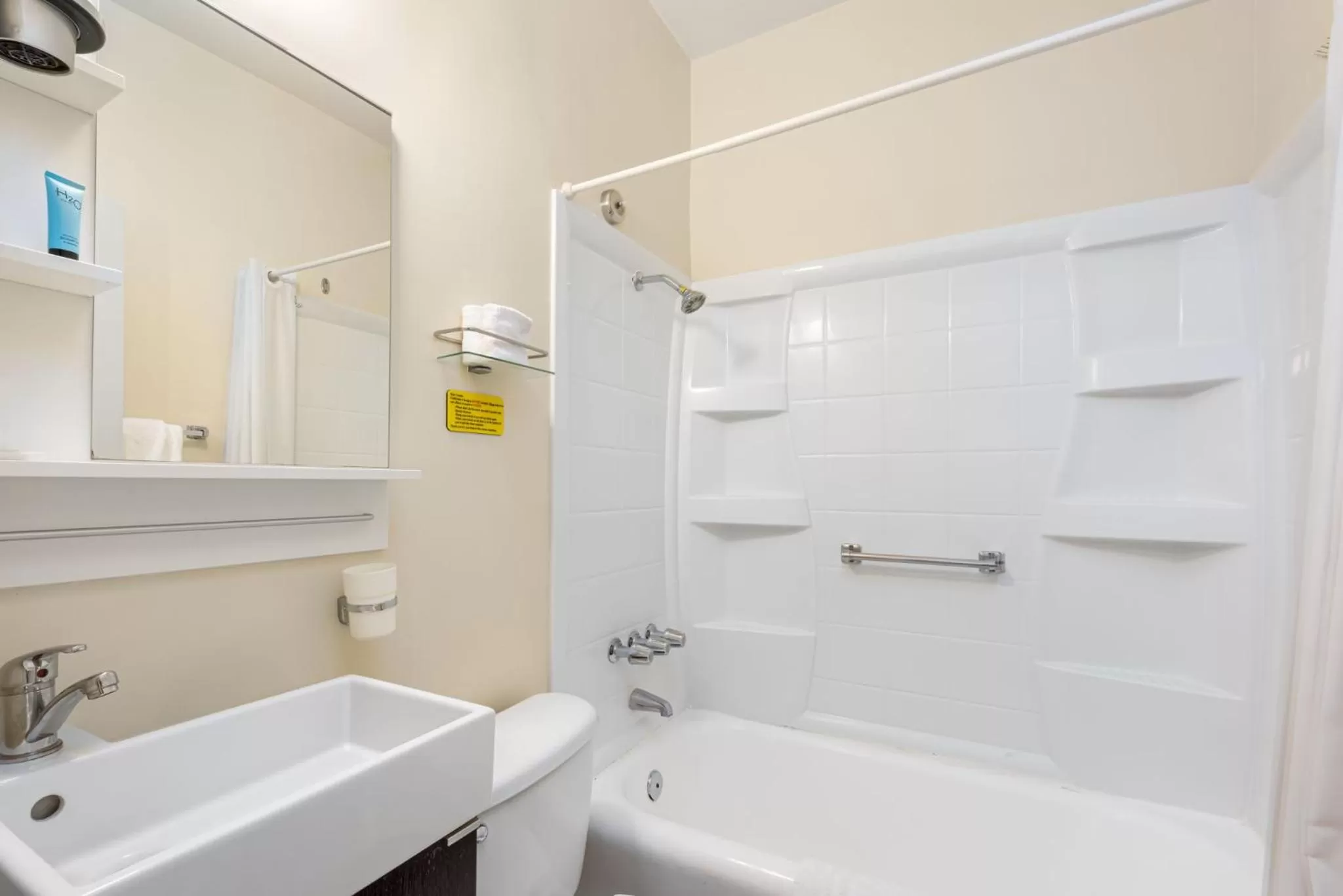 Bathroom in Hollywood Historic Hotel