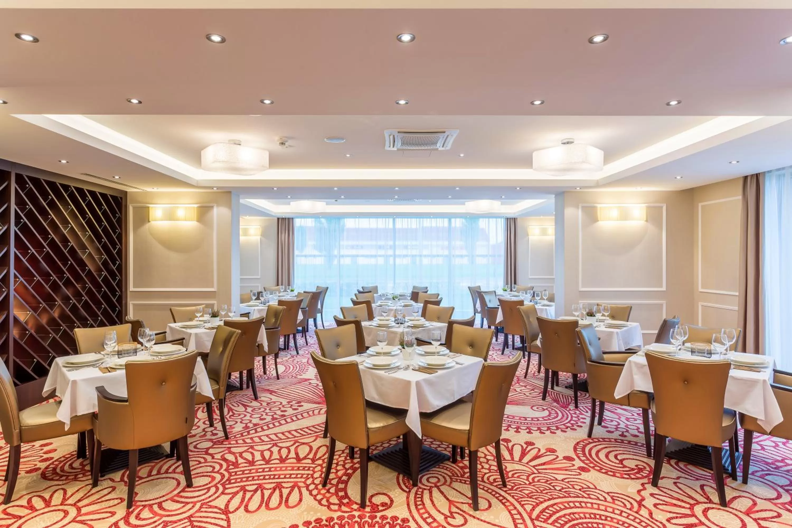 Restaurant/places to eat in Outlet Hotel Polgár