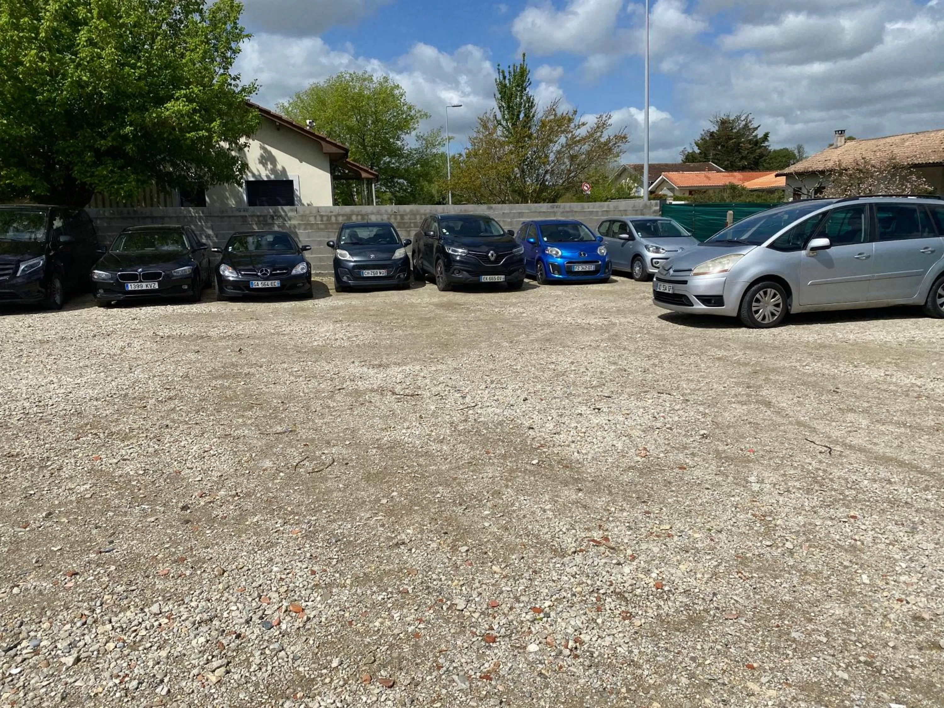 Day, Property Building in Maison OK riba