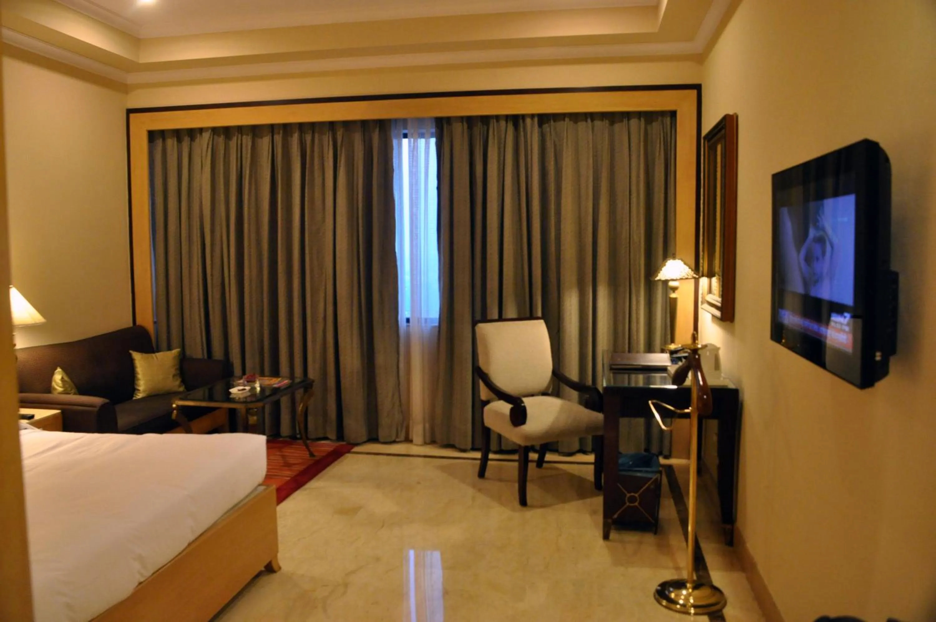 TV and multimedia, Bed in The Hans, New Delhi