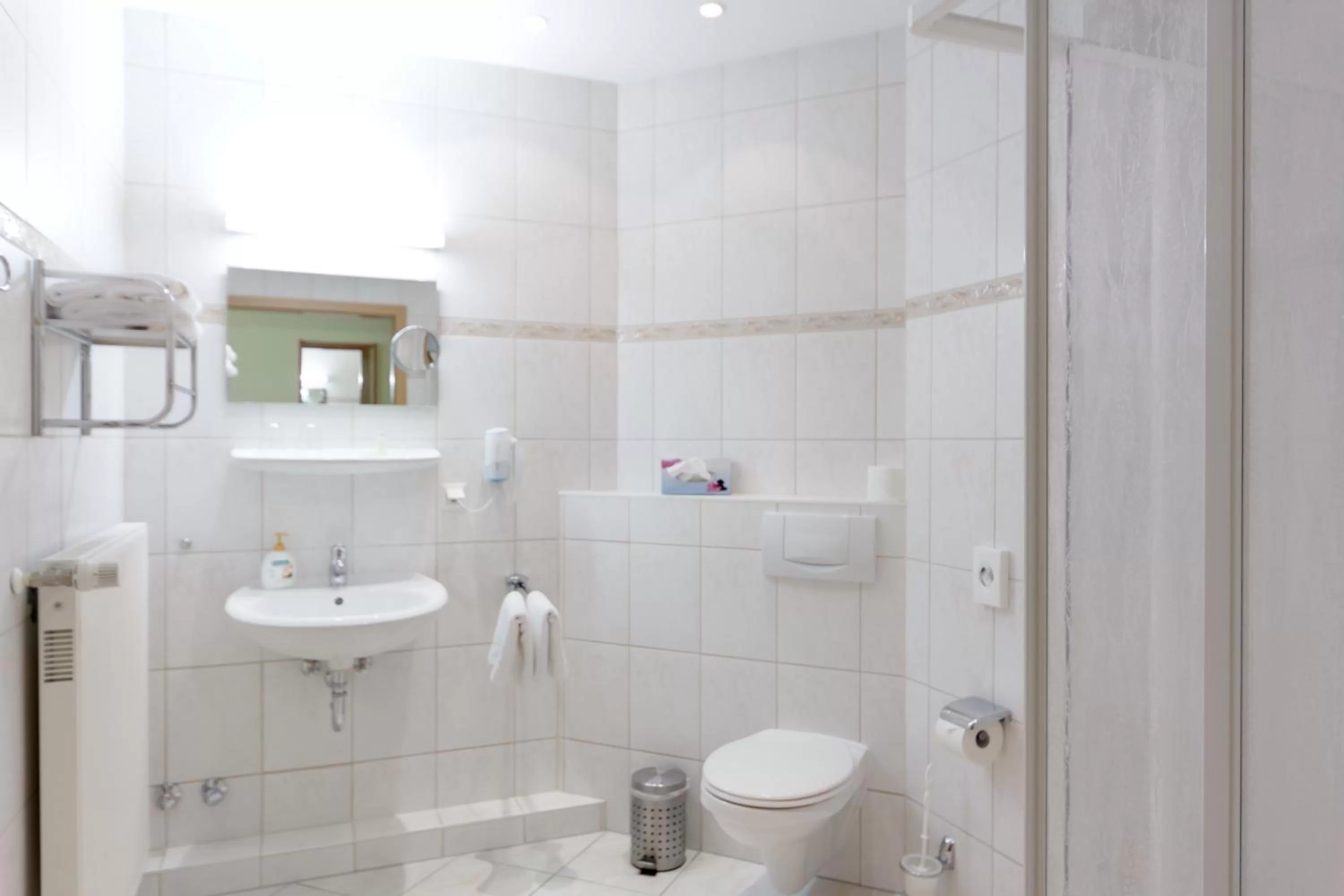 Shower in Parkhotel del Mar