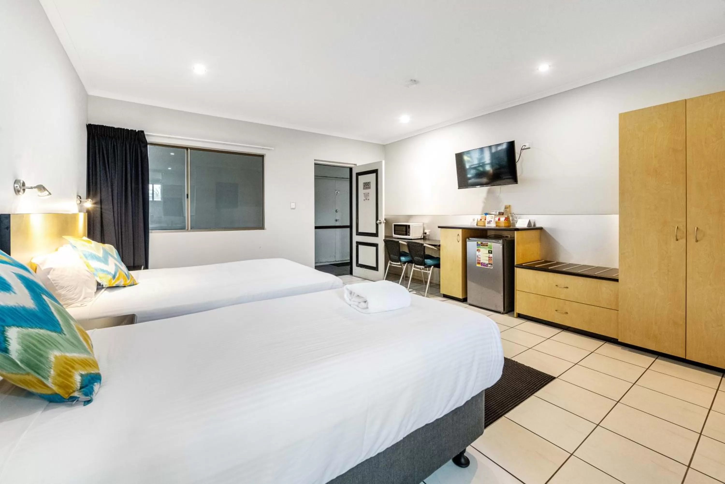 Bed in Alara Motor Inn