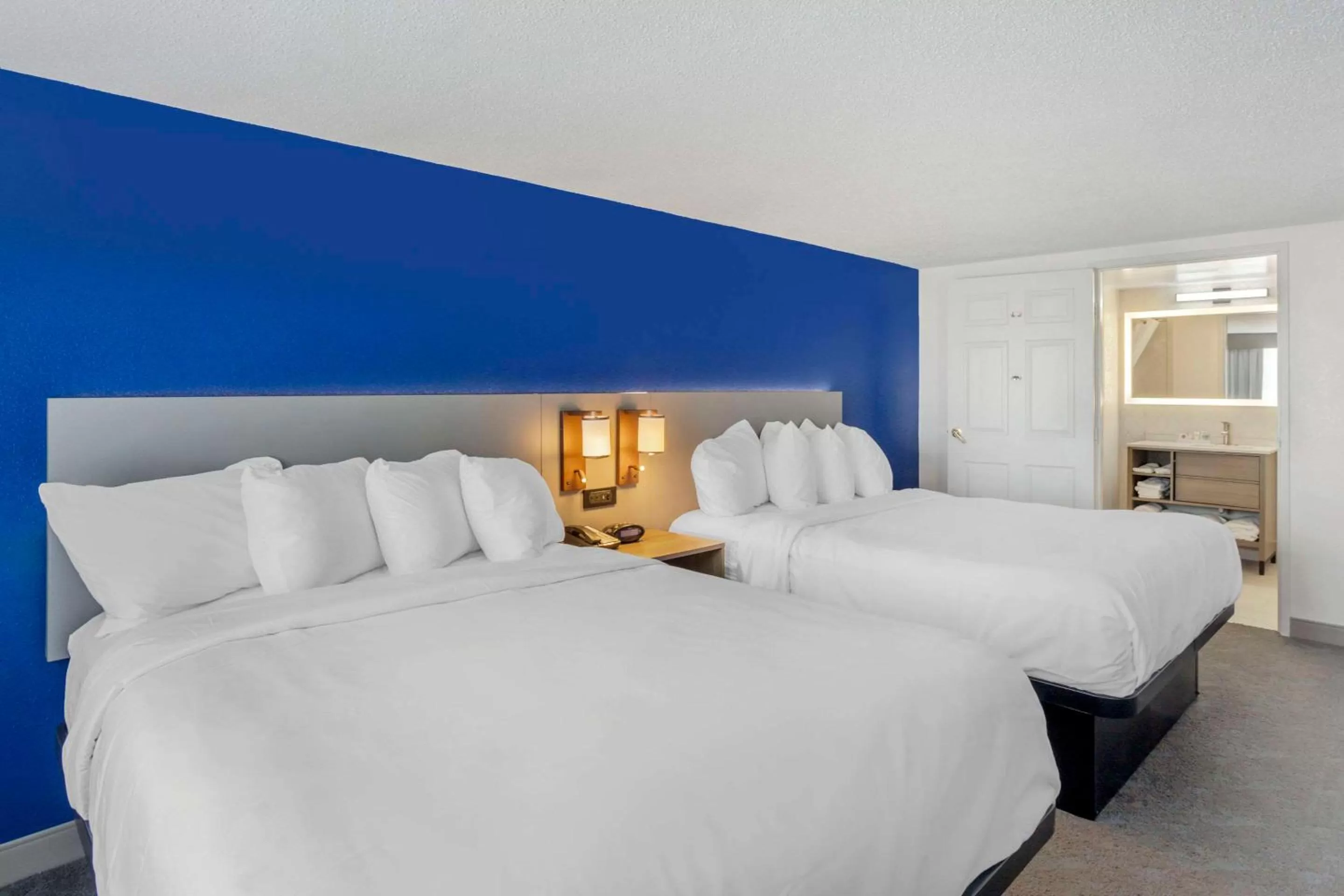 Bedroom, Bed in Comfort Inn & Suites Voorhees-Mt Laurel