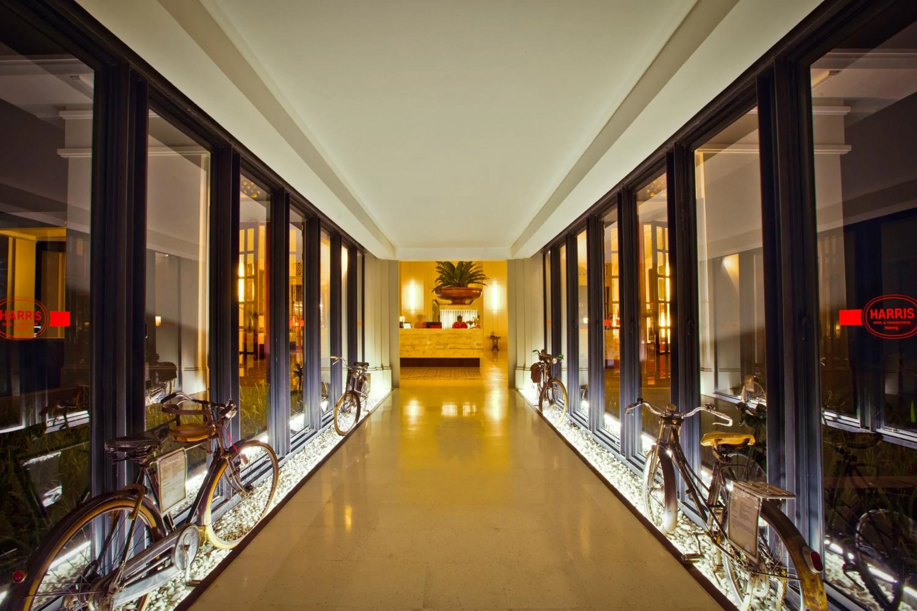 Lobby or reception in HARRIS Hotel & Conventions Malang