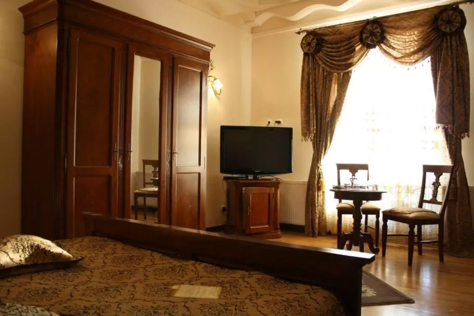 Bed in Pensiunea Trei Pini