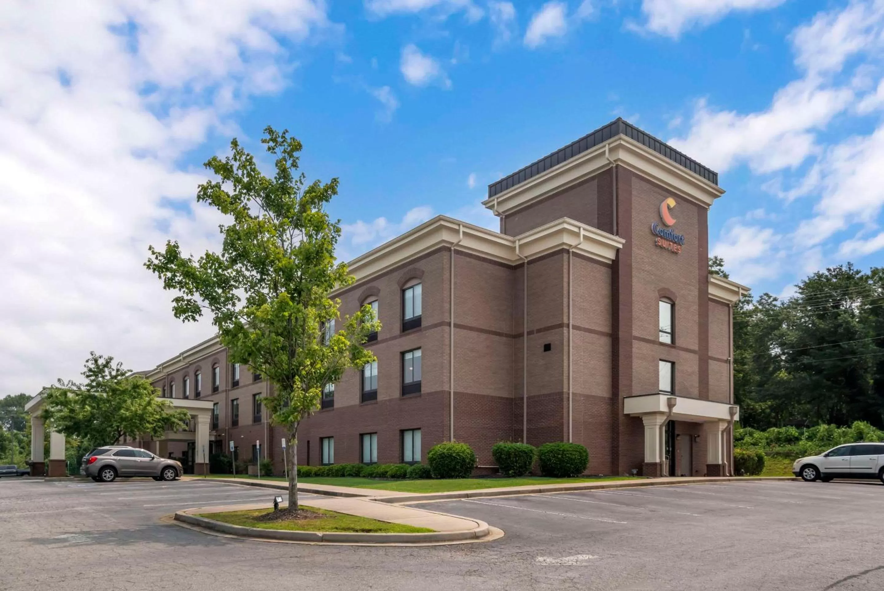 Property building in Comfort Suites At WestGate Mall